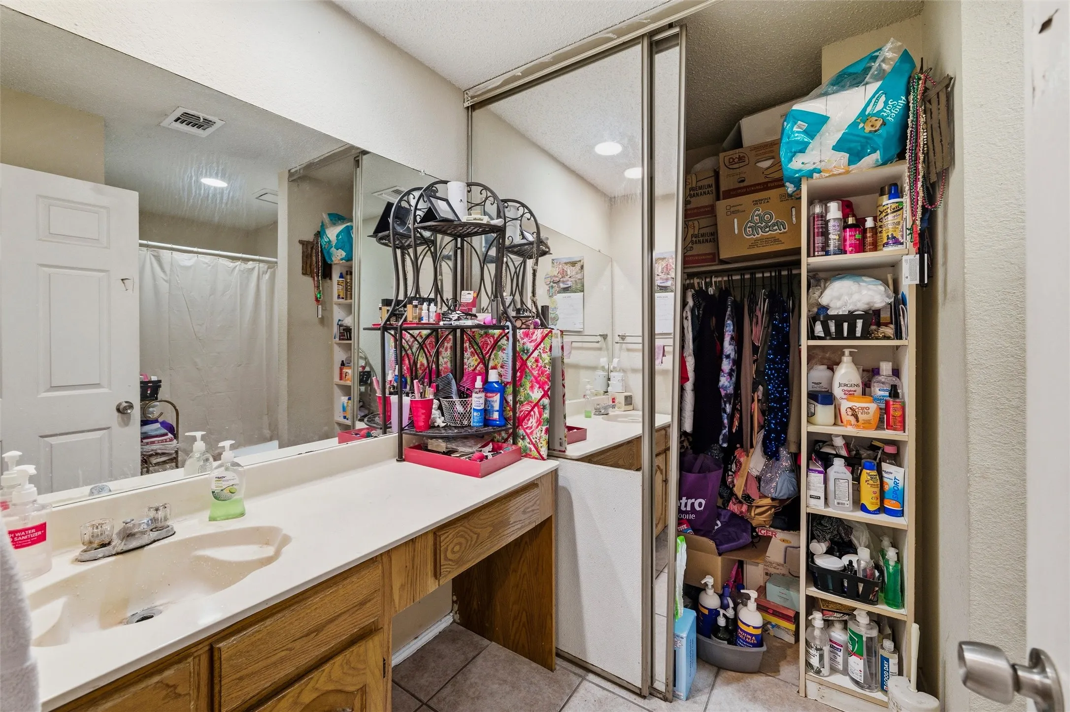 Single Family Residence For Sale in Dallas County , 10464 Woodleaf Drive, Dallas, Texas 75227, 3 Bedroom, 2 Bathroom, 1 Garage spaces, 1,147 Sqft, built in 1984, mls#21294091, Real Estate Agent in Dallas, Homes For Sale in Dallas county, Homes For Sale in Dallas, Realtor in Dallas Texas, Real Estate Brokerage Independent Realty Texas, Luminita Cordes Realtor