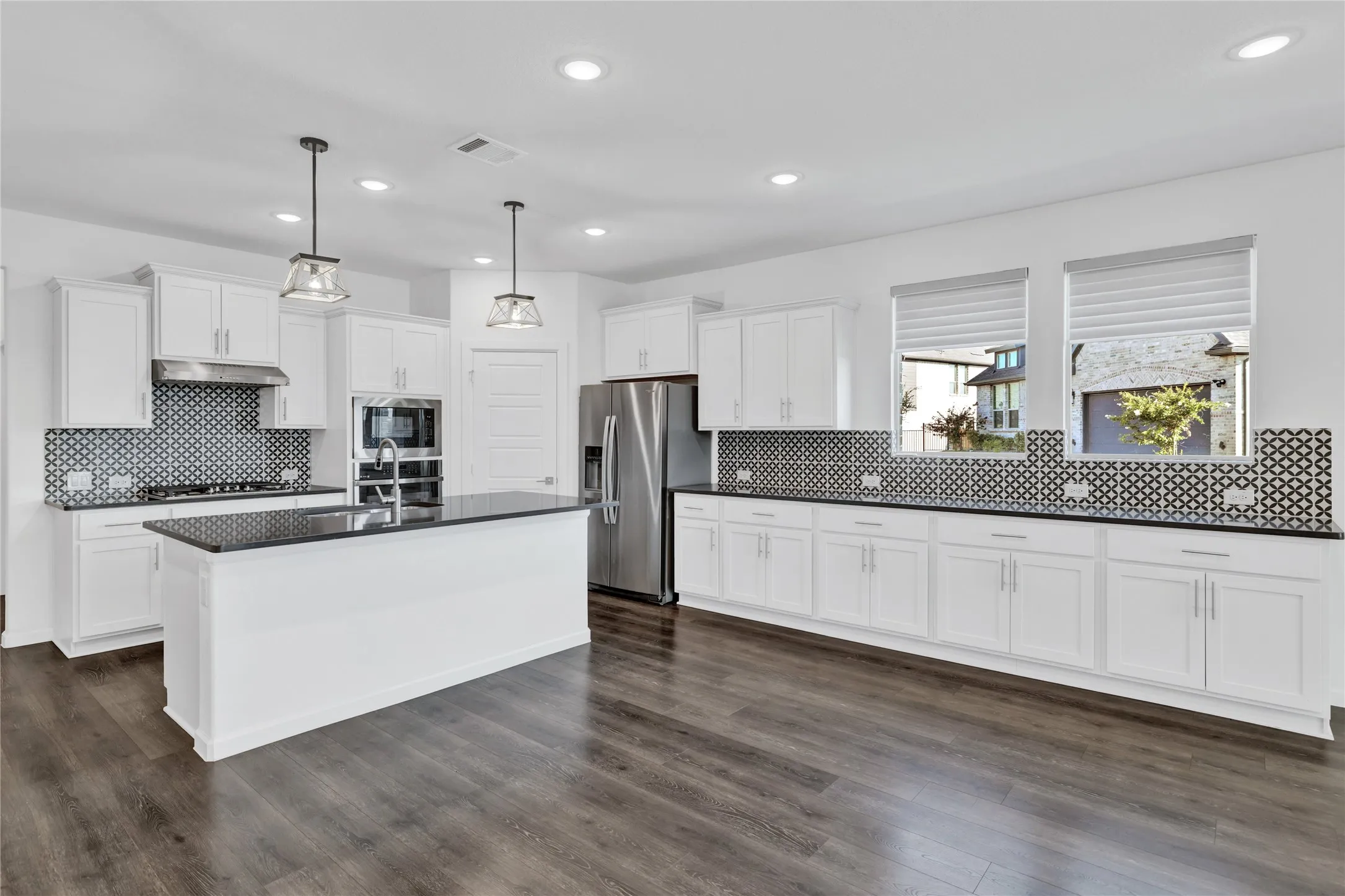 Single Family Residence For Sale in Collin County , 3904 Starlight Creek Drive, Celina, Texas 75009, 4 Bedroom, 3 Bathroom, 2 Garage spaces, 2,686 Sqft, built in 2021, mls#21292768, Real Estate Agent in Celina, Homes For Sale in Collin county, Homes For Sale in Celina, Realtor in Celina Texas, Real Estate Brokerage Independent Realty Texas, Luminita Cordes Realtor