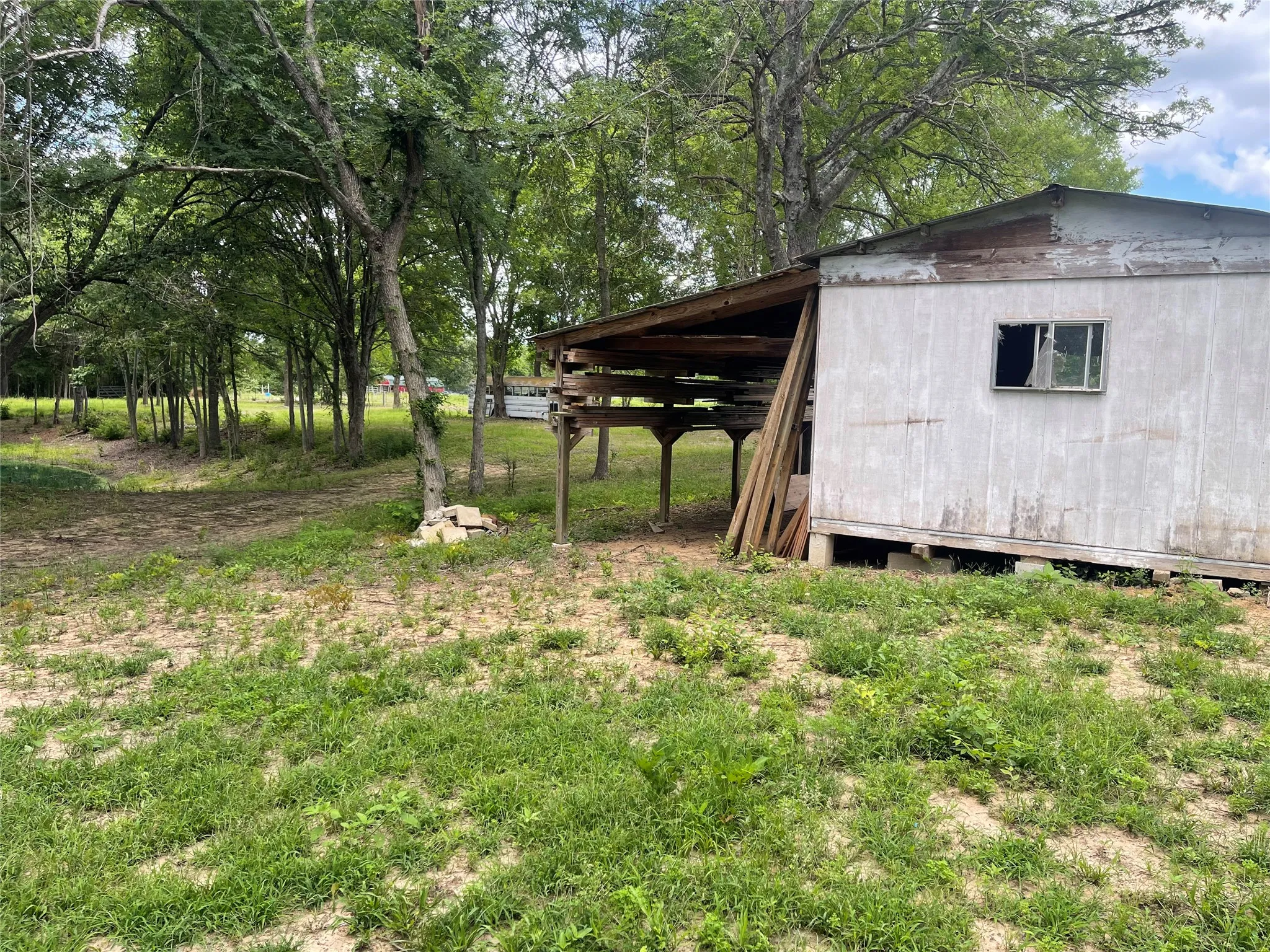 Single Family Residence For Sale in Van Zandt County , 8278 FM 17, Grand Saline, Texas 75140, 3 Bedroom, 2 Bathroom, Garage spaces, 2,025 Sqft, built in 1957, mls#21294095, Real Estate Agent in Grand Saline, Homes For Sale in Van Zandt county, Homes For Sale in Grand Saline, Realtor in Grand Saline Texas, Real Estate Brokerage Independent Realty Texas, Luminita Cordes Realtor