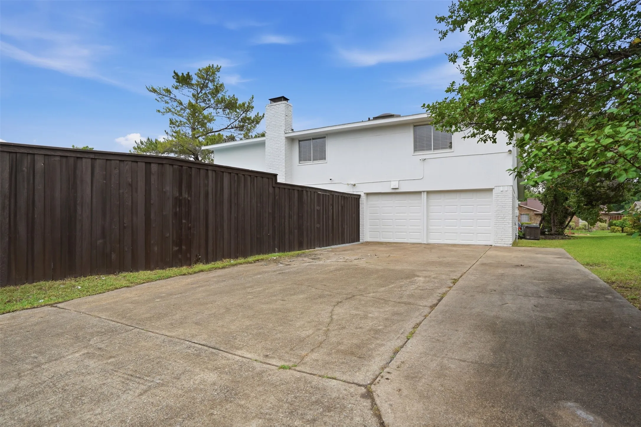 Single Family Residence For Sale in Dallas County , 5017 Roundtable Lane, Garland, Texas 75044, 4 Bedroom, 2 Bathroom, 2 Garage spaces, 2,179 Sqft, built in 1976, mls#21294018, Real Estate Agent in Garland, Homes For Sale in Dallas county, Homes For Sale in Garland, Realtor in Garland Texas, Real Estate Brokerage Independent Realty Texas, Luminita Cordes Realtor