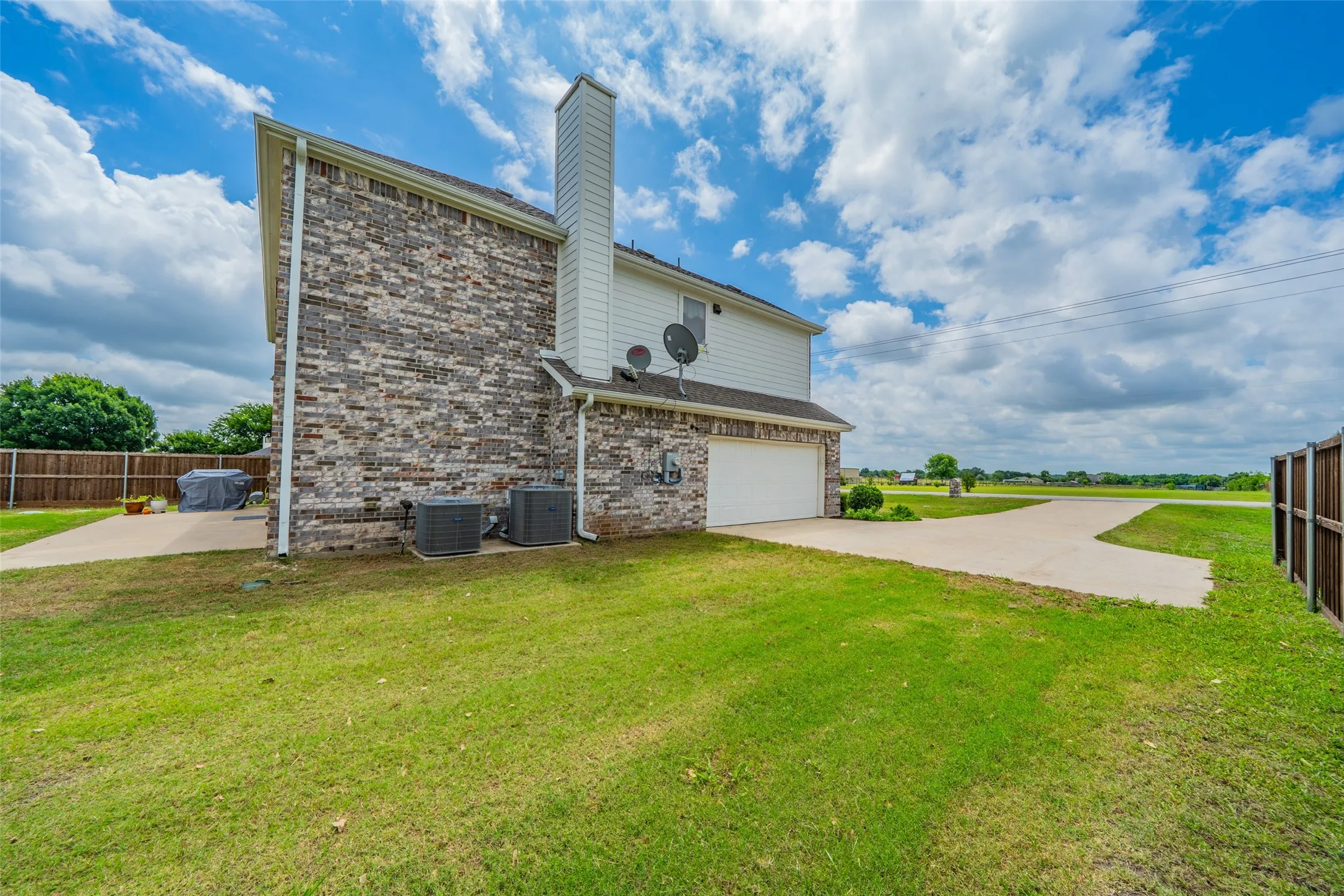 Single Family Residence For Sale in Collin County , 14797 County Road 489, Nevada, Texas 75173, 4 Bedroom, 3 Bathroom, 2 Garage spaces, 2,784 Sqft, built in 2018, mls#21292455, Real Estate Agent in Nevada, Homes For Sale in Collin county, Homes For Sale in Nevada, Realtor in Nevada Texas, Real Estate Brokerage Independent Realty Texas, Luminita Cordes Realtor