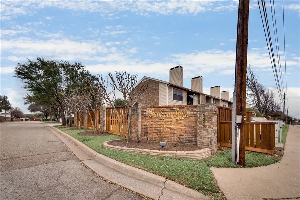 Condominium For Sale in Collin County , 4748 Old Bent Tree Lane 1102, Dallas, Texas 75287, 2 Bedroom, 2 Bathroom, Garage spaces, 1,070 Sqft, built in 1985, mls#21294118, Real Estate Agent in Dallas, Homes For Sale in Collin county, Homes For Sale in Dallas, Realtor in Dallas Texas, Real Estate Brokerage Independent Realty Texas, Luminita Cordes Realtor