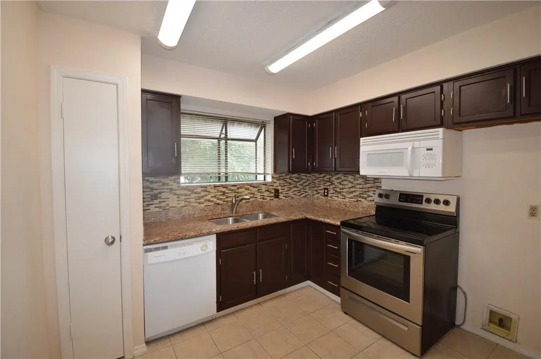 Condominium For Sale in Collin County , 4748 Old Bent Tree Lane 1102, Dallas, Texas 75287, 2 Bedroom, 2 Bathroom, Garage spaces, 1,070 Sqft, built in 1985, mls#21294118, Real Estate Agent in Dallas, Homes For Sale in Collin county, Homes For Sale in Dallas, Realtor in Dallas Texas, Real Estate Brokerage Independent Realty Texas, Luminita Cordes Realtor