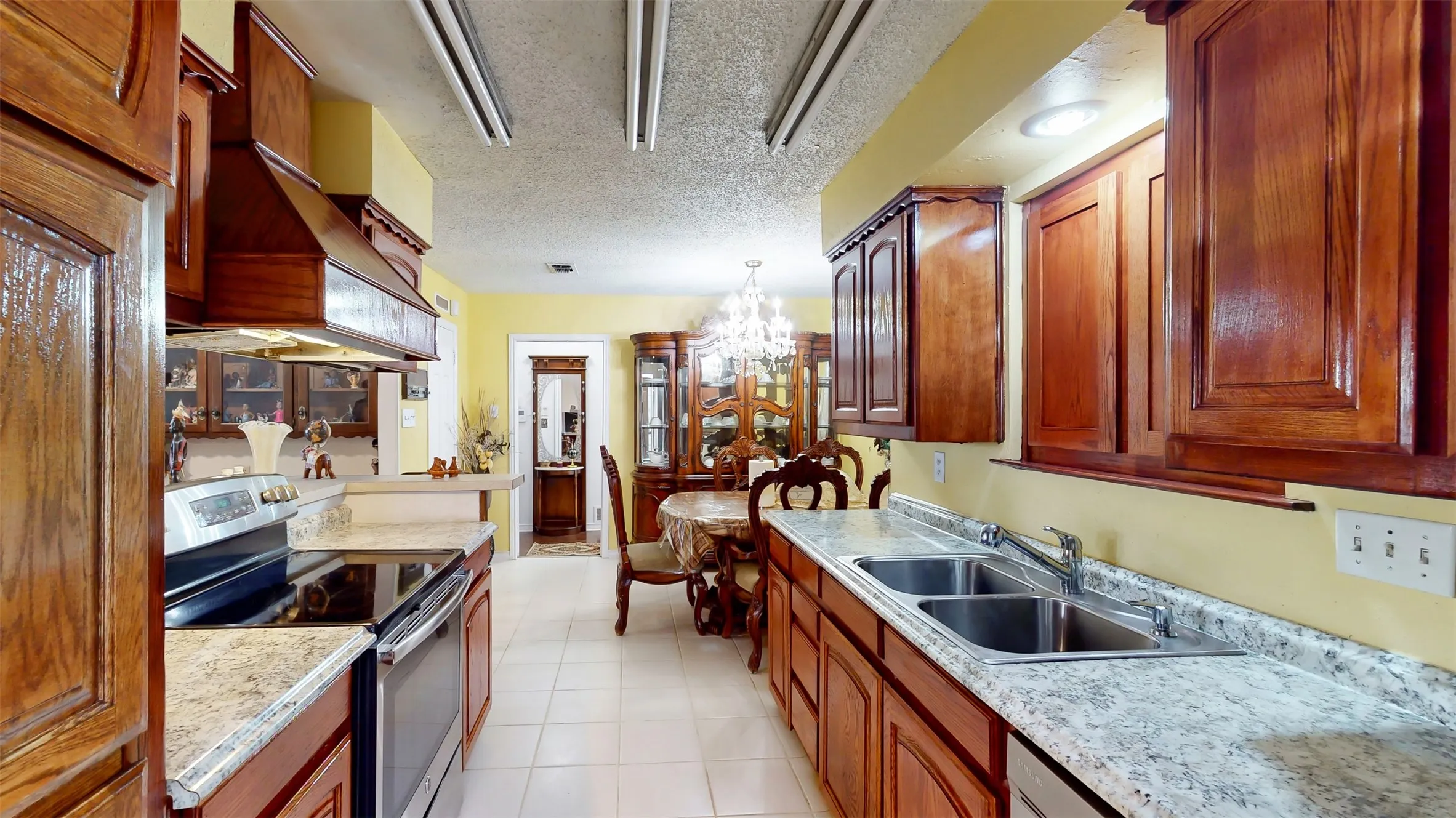 Single Family Residence For Sale in Tarrant County , 7432 Brentwood Stair Road, Fort Worth, Texas 76112, 3 Bedroom, 2 Bathroom, 2 Garage spaces, 1,840 Sqft, built in 1972, Price $315,000, mls#21286851, Real Estate Agent in Fort Worth, Homes For Sale in Tarrant county, Homes For Sale in Fort Worth, Realtor in Fort Worth Texas, Real Estate Brokerage Independent Realty Texas, Luminita Cordes Realtor