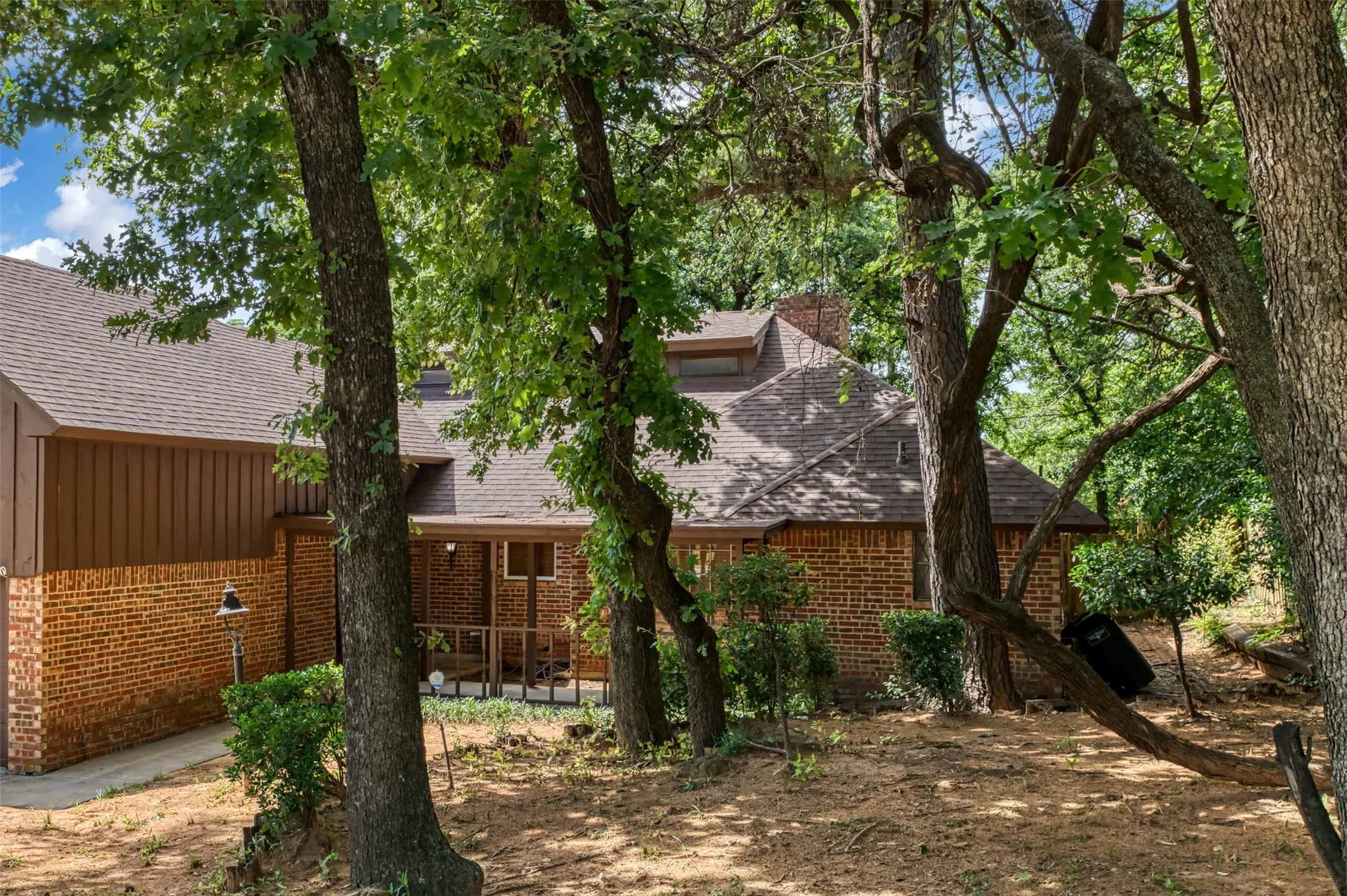 Single Family Residence For Sale in Tarrant County , 7432 Brentwood Stair Road, Fort Worth, Texas 76112, 3 Bedroom, 2 Bathroom, 2 Garage spaces, 1,840 Sqft, built in 1972, Price $315,000, mls#21286851, Real Estate Agent in Fort Worth, Homes For Sale in Tarrant county, Homes For Sale in Fort Worth, Realtor in Fort Worth Texas, Real Estate Brokerage Independent Realty Texas, Luminita Cordes Realtor