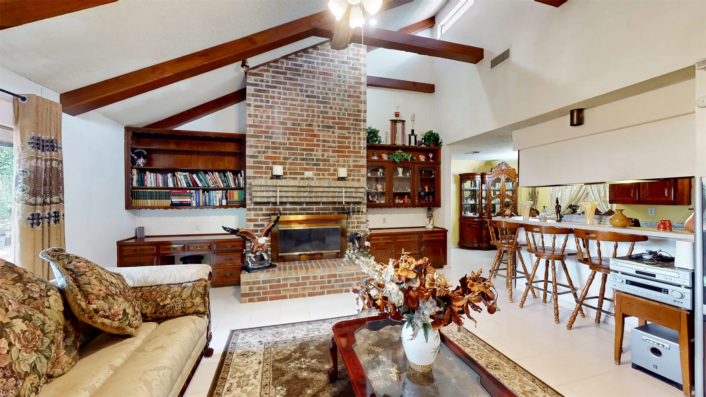Single Family Residence For Sale in Tarrant County , 7432 Brentwood Stair Road, Fort Worth, Texas 76112, 3 Bedroom, 2 Bathroom, 2 Garage spaces, 1,840 Sqft, built in 1972, Price $315,000, mls#21286851, Real Estate Agent in Fort Worth, Homes For Sale in Tarrant county, Homes For Sale in Fort Worth, Realtor in Fort Worth Texas, Real Estate Brokerage Independent Realty Texas, Luminita Cordes Realtor