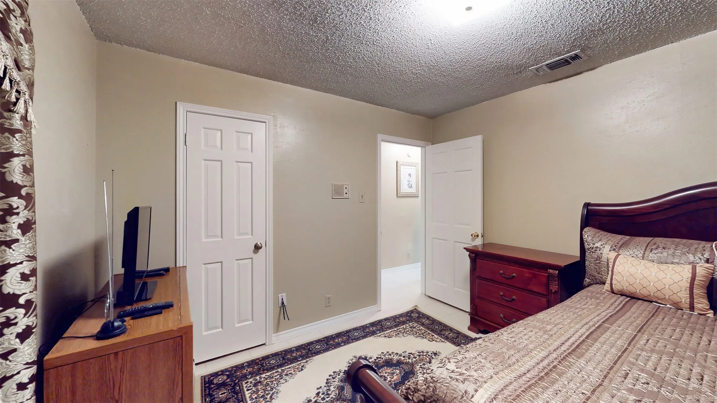 Single Family Residence For Sale in Tarrant County , 7432 Brentwood Stair Road, Fort Worth, Texas 76112, 3 Bedroom, 2 Bathroom, 2 Garage spaces, 1,840 Sqft, built in 1972, Price $315,000, mls#21286851, Real Estate Agent in Fort Worth, Homes For Sale in Tarrant county, Homes For Sale in Fort Worth, Realtor in Fort Worth Texas, Real Estate Brokerage Independent Realty Texas, Luminita Cordes Realtor