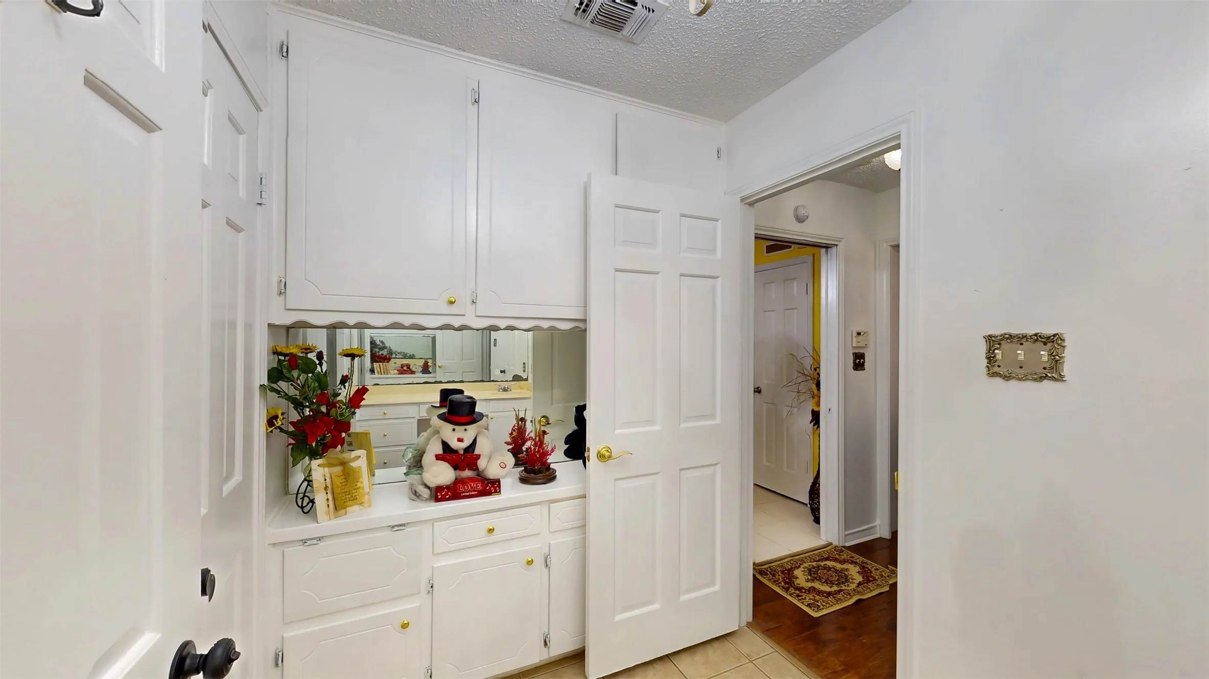 Single Family Residence For Sale in Tarrant County , 7432 Brentwood Stair Road, Fort Worth, Texas 76112, 3 Bedroom, 2 Bathroom, 2 Garage spaces, 1,840 Sqft, built in 1972, Price $315,000, mls#21286851, Real Estate Agent in Fort Worth, Homes For Sale in Tarrant county, Homes For Sale in Fort Worth, Realtor in Fort Worth Texas, Real Estate Brokerage Independent Realty Texas, Luminita Cordes Realtor