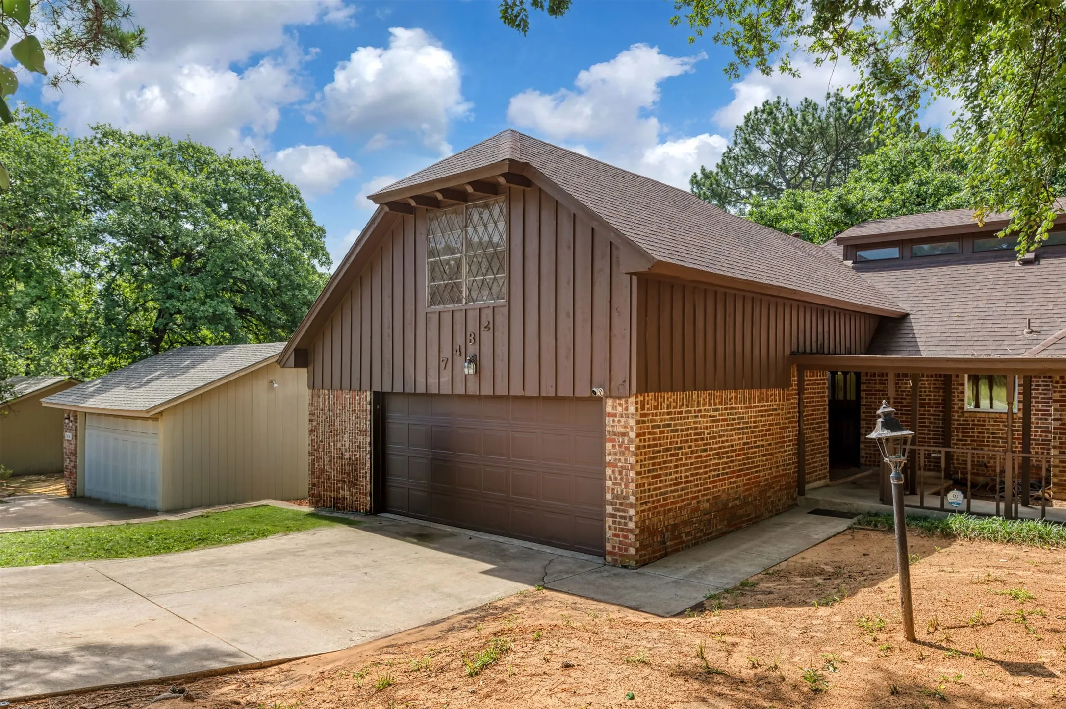 Single Family Residence For Sale in Tarrant County , 7432 Brentwood Stair Road, Fort Worth, Texas 76112, 3 Bedroom, 2 Bathroom, 2 Garage spaces, 1,840 Sqft, built in 1972, Price $315,000, mls#21286851, Real Estate Agent in Fort Worth, Homes For Sale in Tarrant county, Homes For Sale in Fort Worth, Realtor in Fort Worth Texas, Real Estate Brokerage Independent Realty Texas, Luminita Cordes Realtor
