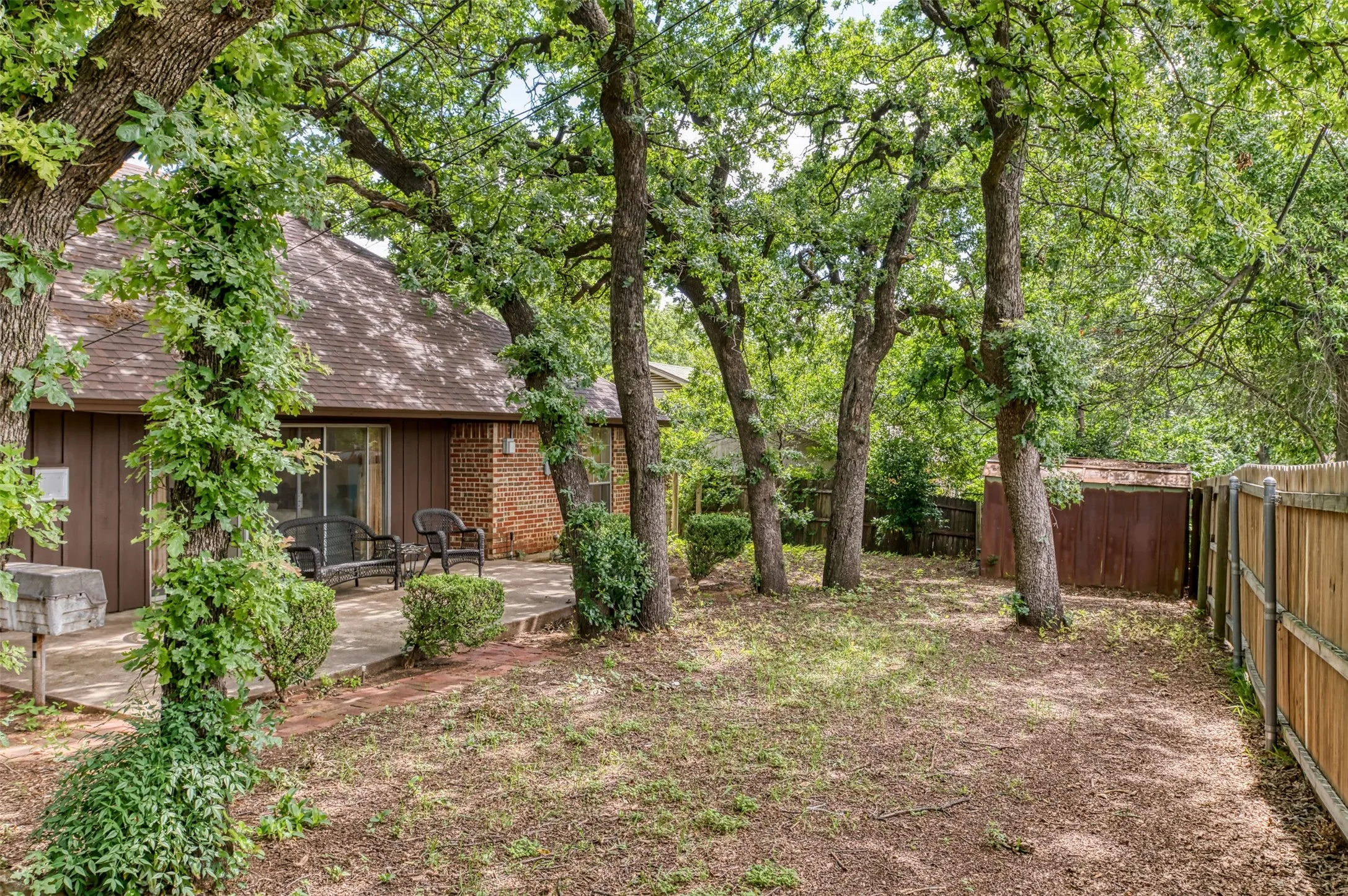 Single Family Residence For Sale in Tarrant County , 7432 Brentwood Stair Road, Fort Worth, Texas 76112, 3 Bedroom, 2 Bathroom, 2 Garage spaces, 1,840 Sqft, built in 1972, Price $315,000, mls#21286851, Real Estate Agent in Fort Worth, Homes For Sale in Tarrant county, Homes For Sale in Fort Worth, Realtor in Fort Worth Texas, Real Estate Brokerage Independent Realty Texas, Luminita Cordes Realtor