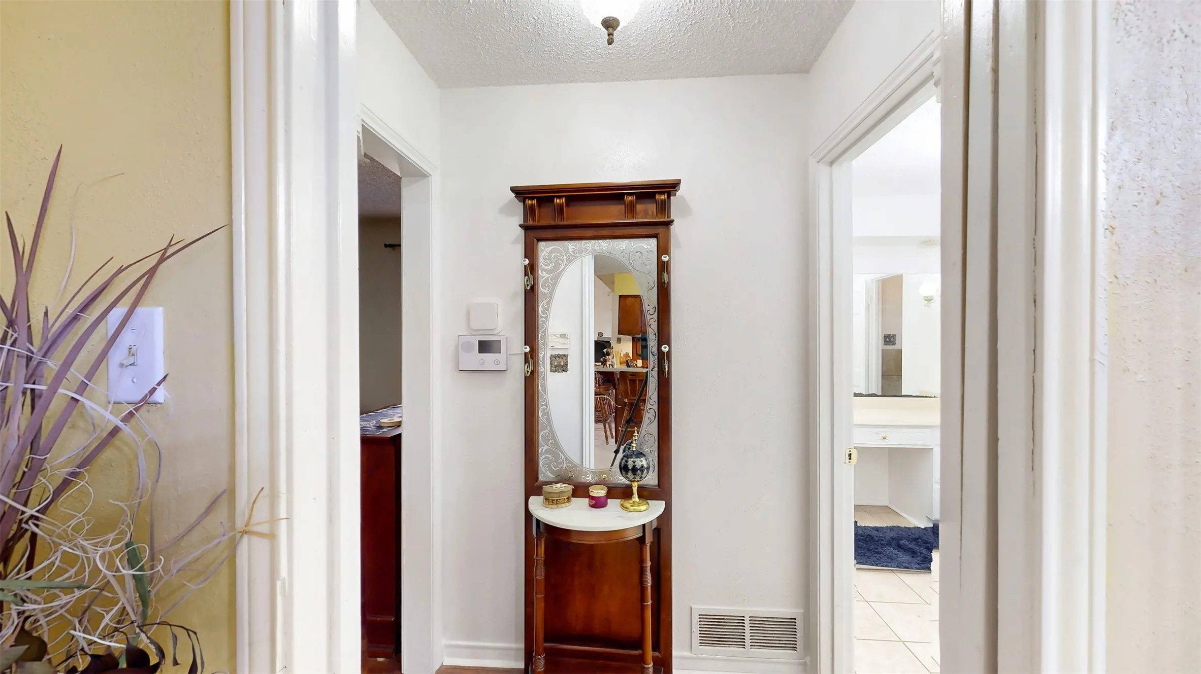 Single Family Residence For Sale in Tarrant County , 7432 Brentwood Stair Road, Fort Worth, Texas 76112, 3 Bedroom, 2 Bathroom, 2 Garage spaces, 1,840 Sqft, built in 1972, Price $315,000, mls#21286851, Real Estate Agent in Fort Worth, Homes For Sale in Tarrant county, Homes For Sale in Fort Worth, Realtor in Fort Worth Texas, Real Estate Brokerage Independent Realty Texas, Luminita Cordes Realtor