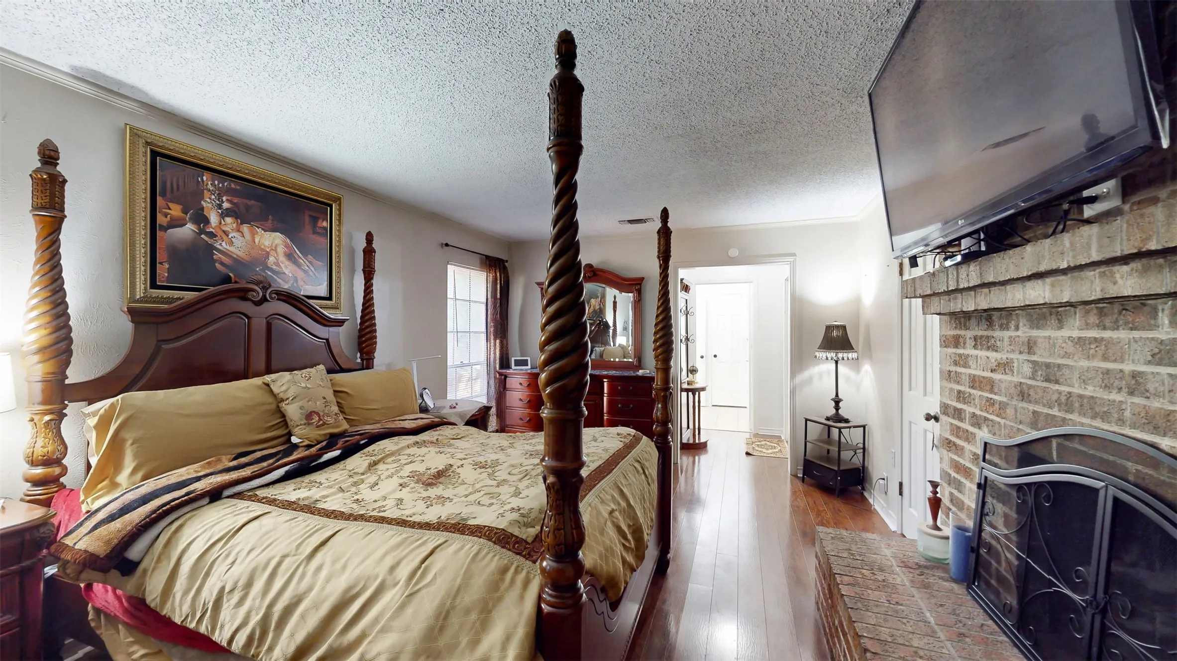 Single Family Residence For Sale in Tarrant County , 7432 Brentwood Stair Road, Fort Worth, Texas 76112, 3 Bedroom, 2 Bathroom, 2 Garage spaces, 1,840 Sqft, built in 1972, Price $315,000, mls#21286851, Real Estate Agent in Fort Worth, Homes For Sale in Tarrant county, Homes For Sale in Fort Worth, Realtor in Fort Worth Texas, Real Estate Brokerage Independent Realty Texas, Luminita Cordes Realtor