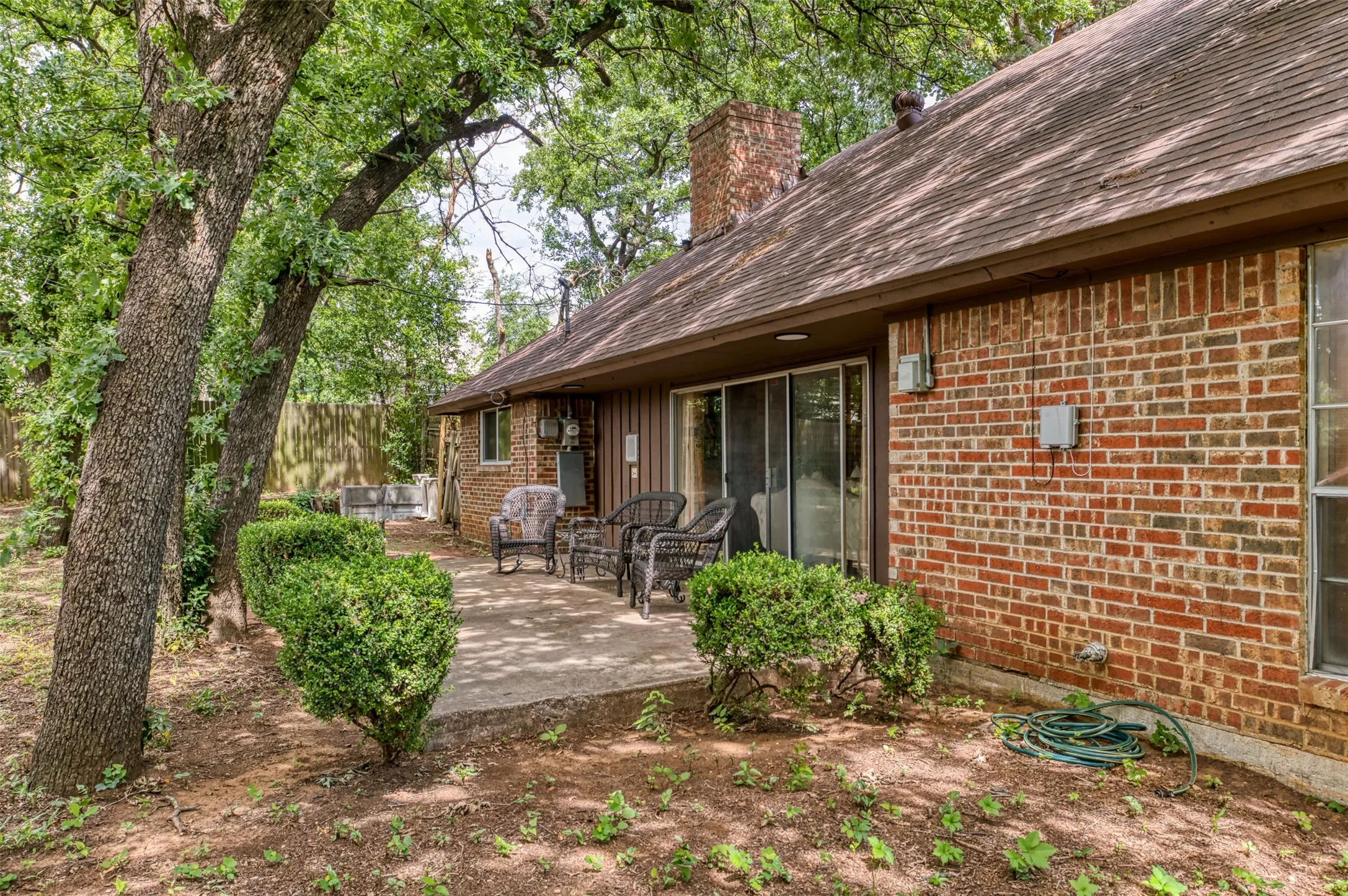 Single Family Residence For Sale in Tarrant County , 7432 Brentwood Stair Road, Fort Worth, Texas 76112, 3 Bedroom, 2 Bathroom, 2 Garage spaces, 1,840 Sqft, built in 1972, Price $315,000, mls#21286851, Real Estate Agent in Fort Worth, Homes For Sale in Tarrant county, Homes For Sale in Fort Worth, Realtor in Fort Worth Texas, Real Estate Brokerage Independent Realty Texas, Luminita Cordes Realtor