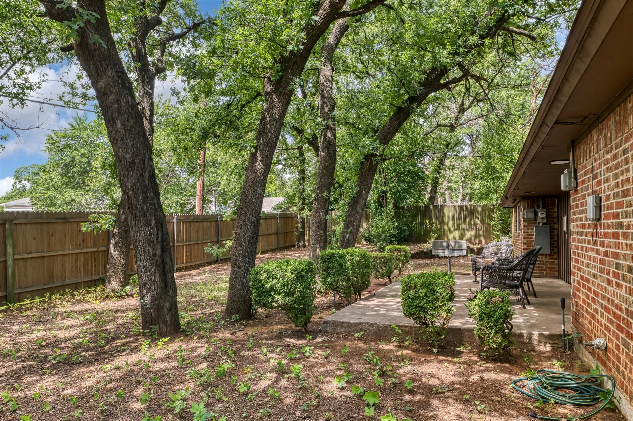 Single Family Residence For Sale in Tarrant County , 7432 Brentwood Stair Road, Fort Worth, Texas 76112, 3 Bedroom, 2 Bathroom, 2 Garage spaces, 1,840 Sqft, built in 1972, Price $315,000, mls#21286851, Real Estate Agent in Fort Worth, Homes For Sale in Tarrant county, Homes For Sale in Fort Worth, Realtor in Fort Worth Texas, Real Estate Brokerage Independent Realty Texas, Luminita Cordes Realtor