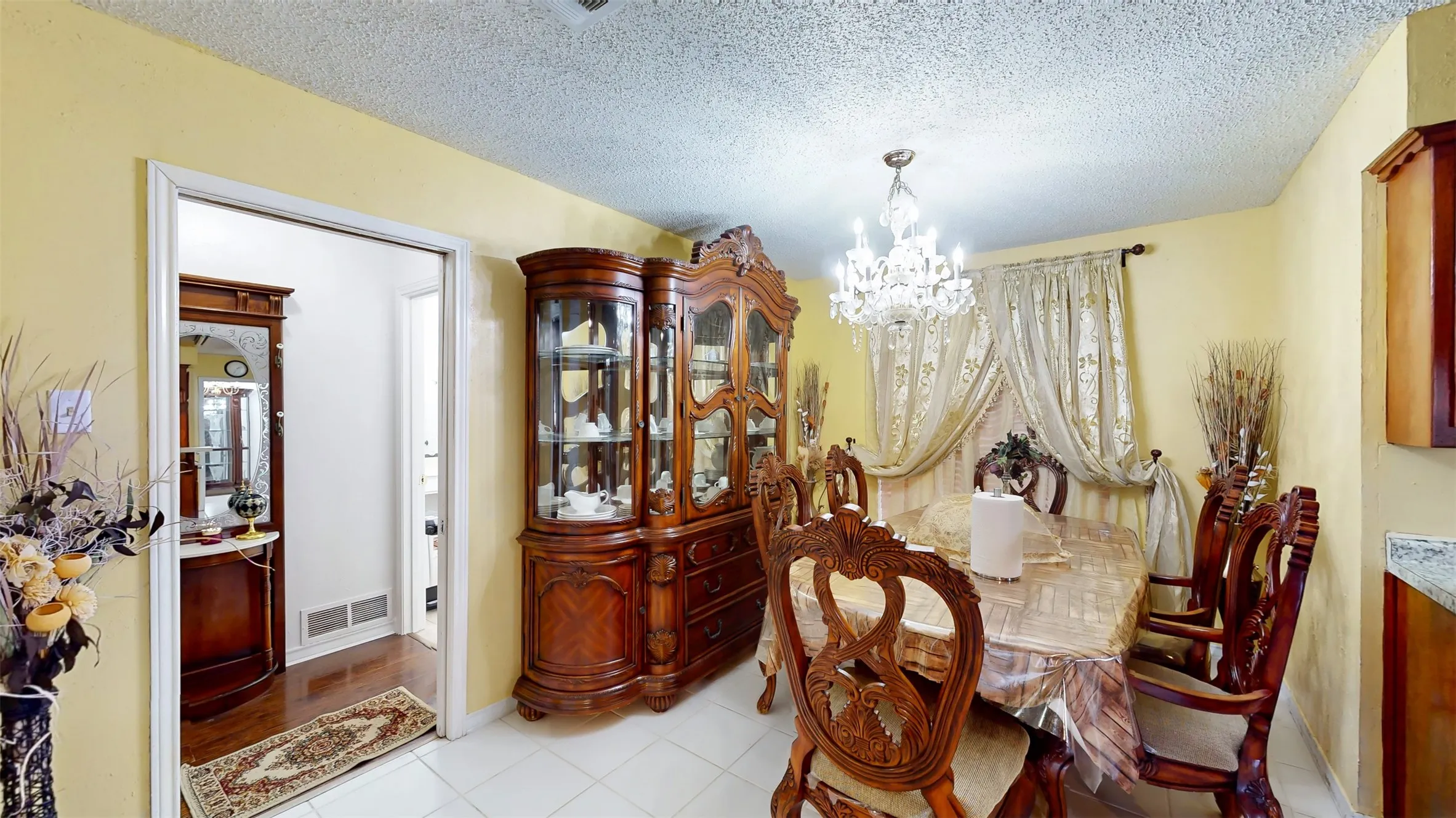 Single Family Residence For Sale in Tarrant County , 7432 Brentwood Stair Road, Fort Worth, Texas 76112, 3 Bedroom, 2 Bathroom, 2 Garage spaces, 1,840 Sqft, built in 1972, Price $315,000, mls#21286851, Real Estate Agent in Fort Worth, Homes For Sale in Tarrant county, Homes For Sale in Fort Worth, Realtor in Fort Worth Texas, Real Estate Brokerage Independent Realty Texas, Luminita Cordes Realtor