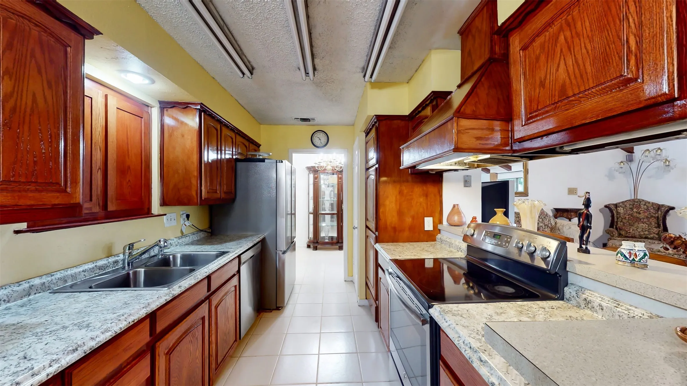 Single Family Residence For Sale in Tarrant County , 7432 Brentwood Stair Road, Fort Worth, Texas 76112, 3 Bedroom, 2 Bathroom, 2 Garage spaces, 1,840 Sqft, built in 1972, Price $315,000, mls#21286851, Real Estate Agent in Fort Worth, Homes For Sale in Tarrant county, Homes For Sale in Fort Worth, Realtor in Fort Worth Texas, Real Estate Brokerage Independent Realty Texas, Luminita Cordes Realtor