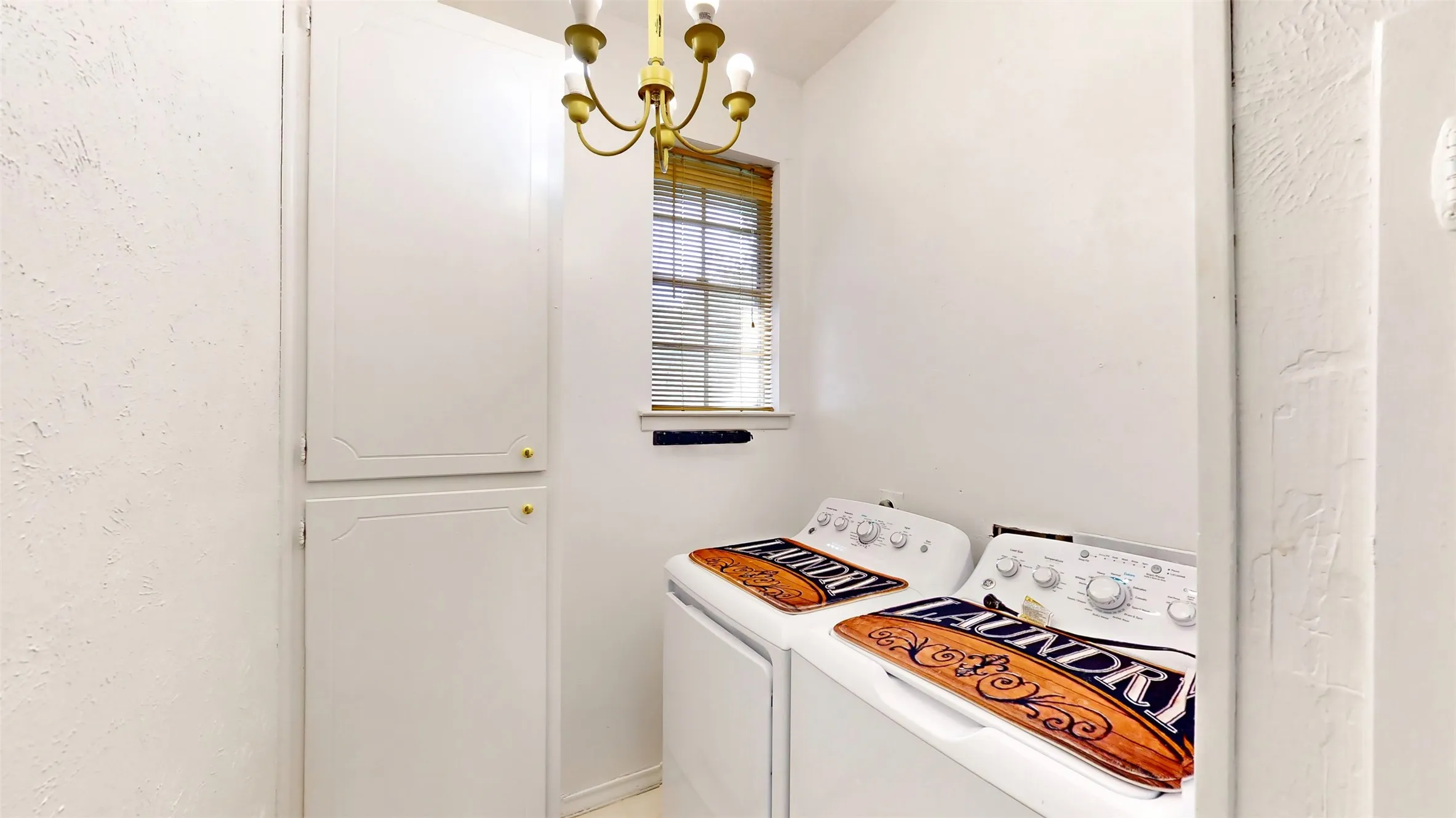 Single Family Residence For Sale in Tarrant County , 7432 Brentwood Stair Road, Fort Worth, Texas 76112, 3 Bedroom, 2 Bathroom, 2 Garage spaces, 1,840 Sqft, built in 1972, Price $315,000, mls#21286851, Real Estate Agent in Fort Worth, Homes For Sale in Tarrant county, Homes For Sale in Fort Worth, Realtor in Fort Worth Texas, Real Estate Brokerage Independent Realty Texas, Luminita Cordes Realtor