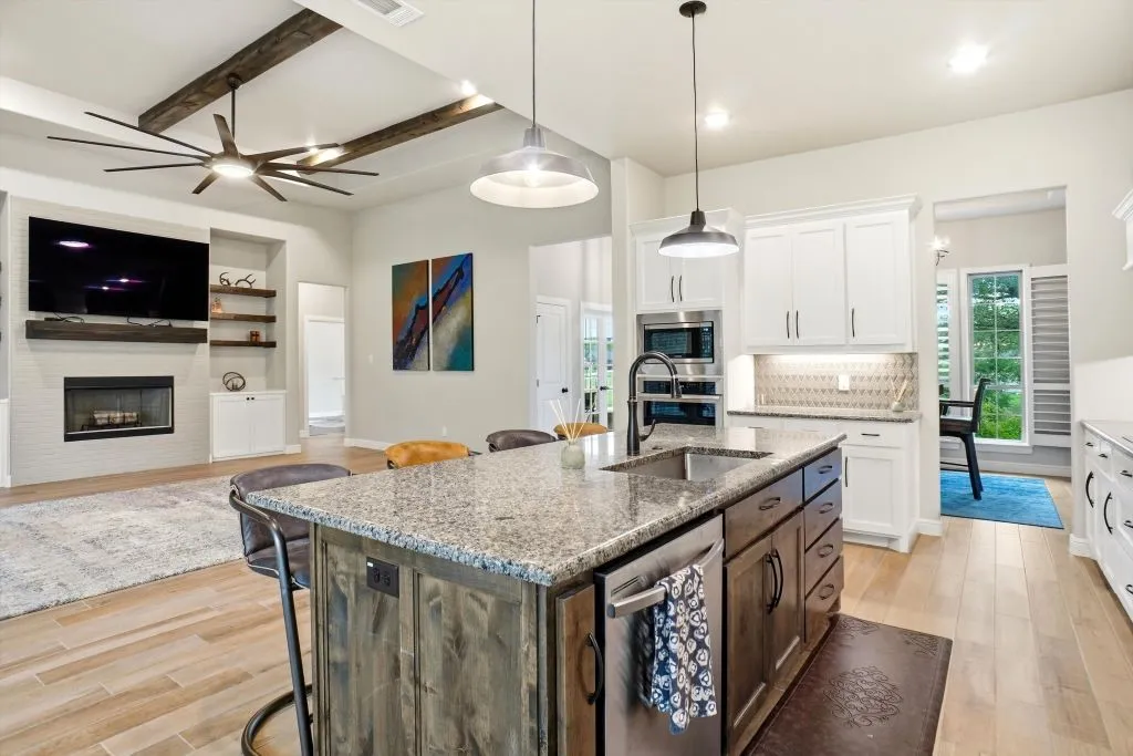 Single Family Residence For Sale in Parker County , 617 Bent Tree Lane, Weatherford, Texas 76085, 4 Bedroom, 2 Bathroom, 2 Garage spaces, 2,297 Sqft, built in 2021, mls#21294100, Real Estate Agent in Weatherford, Homes For Sale in Parker county, Homes For Sale in Weatherford, Realtor in Weatherford Texas, Real Estate Brokerage Independent Realty Texas, Luminita Cordes Realtor