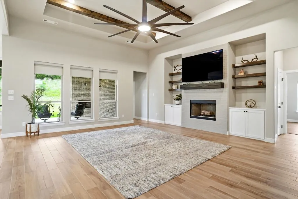 Single Family Residence For Sale in Parker County , 617 Bent Tree Lane, Weatherford, Texas 76085, 4 Bedroom, 2 Bathroom, 2 Garage spaces, 2,297 Sqft, built in 2021, mls#21294100, Real Estate Agent in Weatherford, Homes For Sale in Parker county, Homes For Sale in Weatherford, Realtor in Weatherford Texas, Real Estate Brokerage Independent Realty Texas, Luminita Cordes Realtor