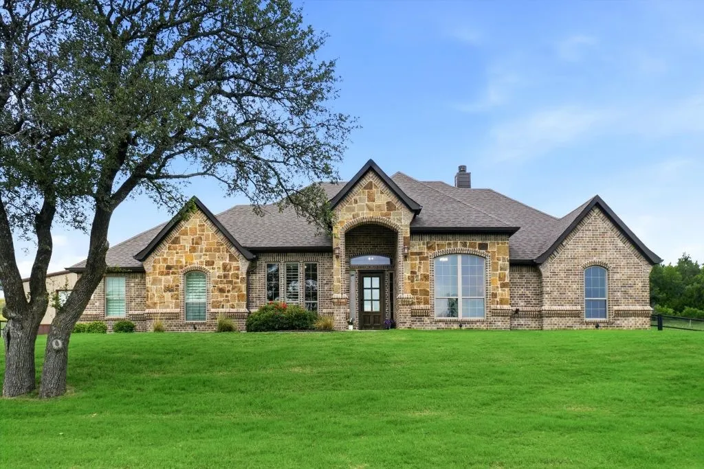 Single Family Residence For Sale in Parker County , 617 Bent Tree Lane, Weatherford, Texas 76085, 4 Bedroom, 2 Bathroom, 2 Garage spaces, 2,297 Sqft, built in 2021, mls#21294100, Real Estate Agent in Weatherford, Homes For Sale in Parker county, Homes For Sale in Weatherford, Realtor in Weatherford Texas, Real Estate Brokerage Independent Realty Texas, Luminita Cordes Realtor