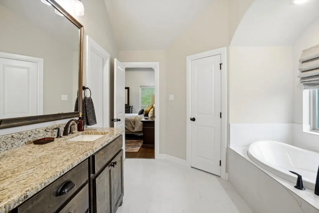 Single Family Residence For Sale in Parker County , 617 Bent Tree Lane, Weatherford, Texas 76085, 4 Bedroom, 2 Bathroom, 2 Garage spaces, 2,297 Sqft, built in 2021, mls#21294100, Real Estate Agent in Weatherford, Homes For Sale in Parker county, Homes For Sale in Weatherford, Realtor in Weatherford Texas, Real Estate Brokerage Independent Realty Texas, Luminita Cordes Realtor