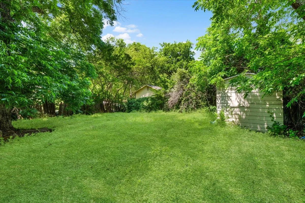 Single Family Residence For Sale in Tarrant County , 2532 Chicago Avenue, Fort Worth, Texas 76103, 1 Bedroom, 1 Bathroom, Garage spaces, 720 Sqft, built in 1945, Price $110,000, mls#21294106, Real Estate Agent in Fort Worth, Homes For Sale in Tarrant county, Homes For Sale in Fort Worth, Realtor in Fort Worth Texas, Real Estate Brokerage Independent Realty Texas, Luminita Cordes Realtor