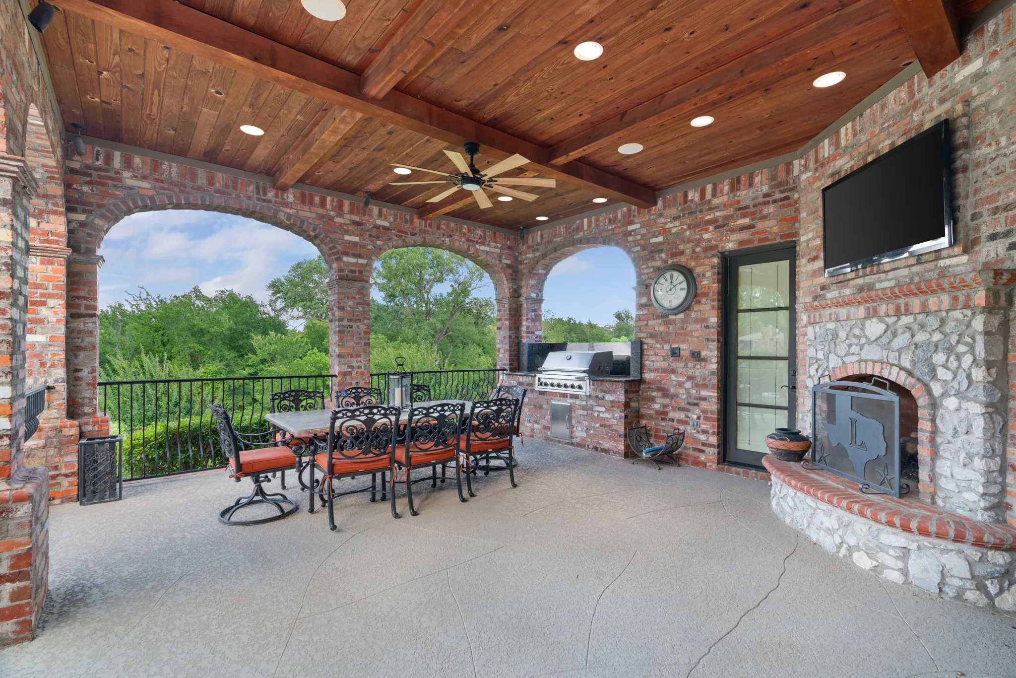 Single Family Residence For Sale in Tarrant County , 1719 Byron Nelson Parkway, Colleyville, Texas 76092, 5 Bedroom, 7 Bathroom, 4 Garage spaces, 7,279 Sqft, built in 2006, mls#21292694, Real Estate Agent in Colleyville, Homes For Sale in Tarrant county, Homes For Sale in Colleyville, Realtor in Colleyville Texas, Real Estate Brokerage Independent Realty Texas, Luminita Cordes Realtor