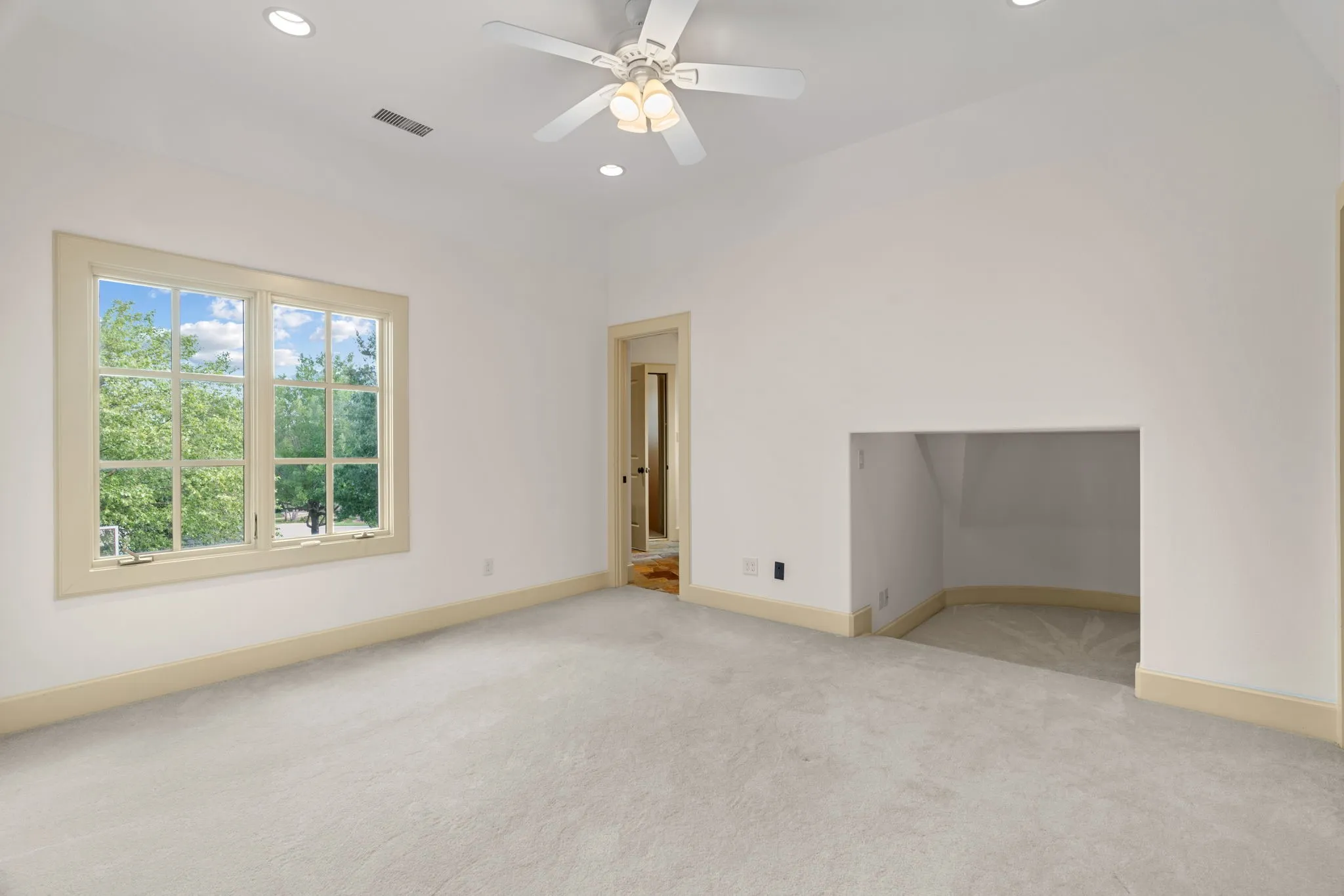 Single Family Residence For Sale in Tarrant County , 1719 Byron Nelson Parkway, Colleyville, Texas 76092, 5 Bedroom, 7 Bathroom, 4 Garage spaces, 7,279 Sqft, built in 2006, mls#21292694, Real Estate Agent in Colleyville, Homes For Sale in Tarrant county, Homes For Sale in Colleyville, Realtor in Colleyville Texas, Real Estate Brokerage Independent Realty Texas, Luminita Cordes Realtor
