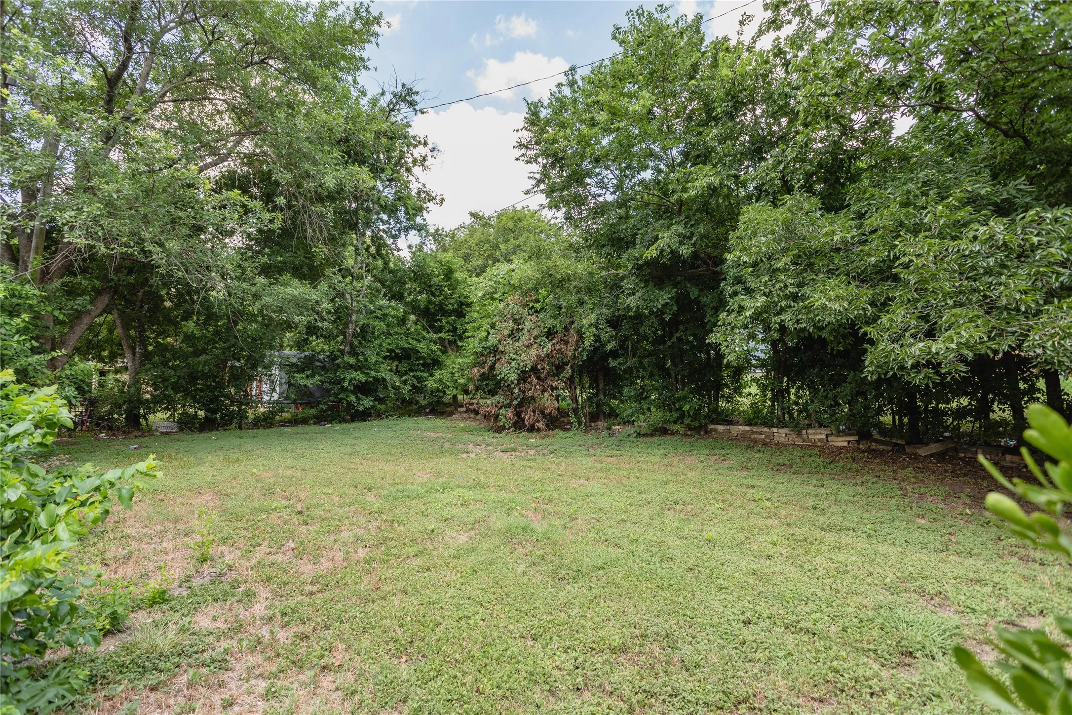 Single Family Residence For Sale in Mc Lennan County , 3801 James Avenue, Waco, Texas 76711, 3 Bedrooms, 1 Bathroom, 1 Garage spaces, 1,014 Sqft, built in 1954, Price $198,500, mls#21294097, Real Estate Agent in Waco, Homes For Sale in Mc Lennan county, Homes For Sale in Waco, Realtor in Waco Texas, Real Estate Brokerage Independent Realty Texas, Luminita Cordes Realtor