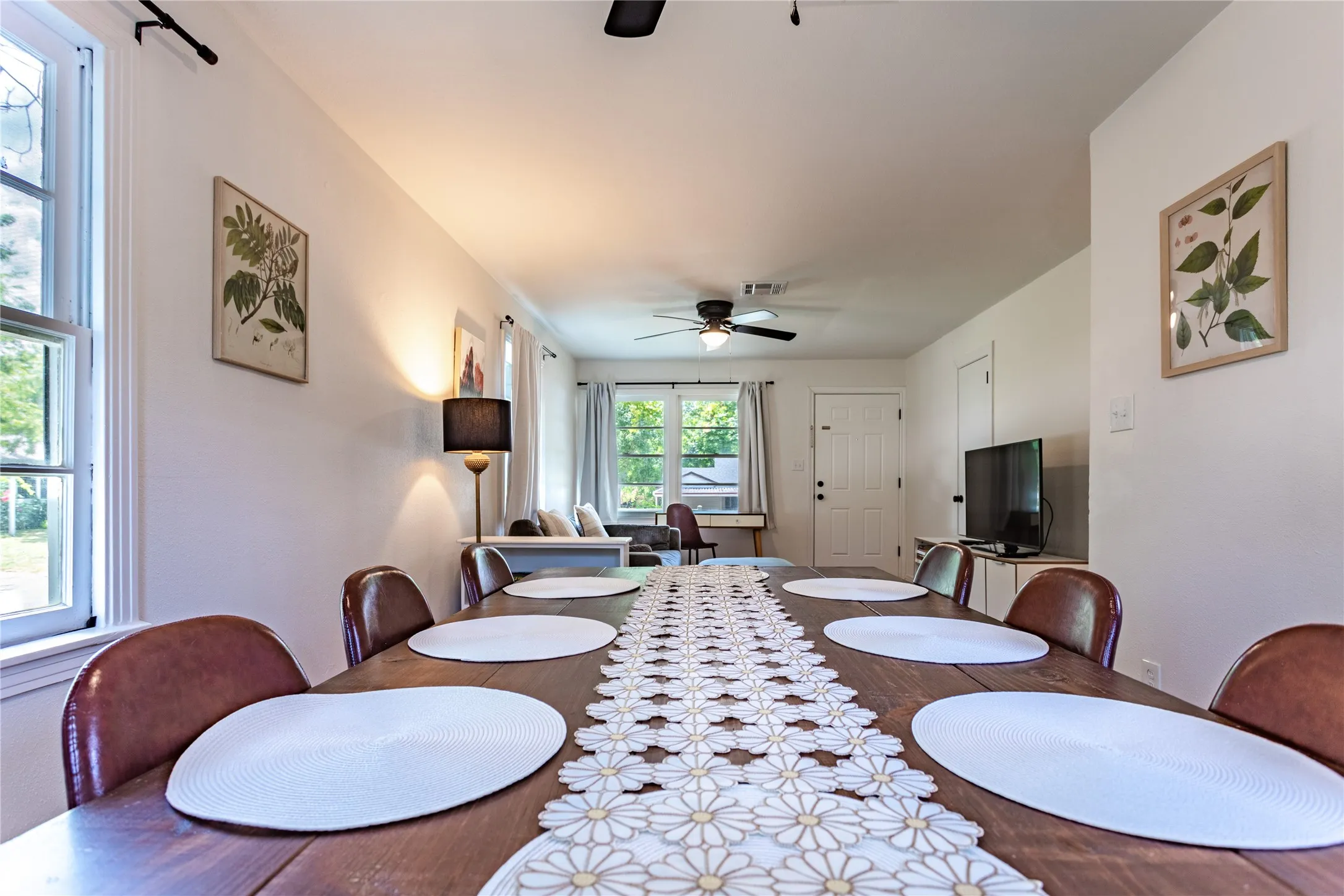 Single Family Residence For Sale in Mc Lennan County , 3801 James Avenue, Waco, Texas 76711, 3 Bedrooms, 1 Bathroom, 1 Garage spaces, 1,014 Sqft, built in 1954, Price $198,500, mls#21294097, Real Estate Agent in Waco, Homes For Sale in Mc Lennan county, Homes For Sale in Waco, Realtor in Waco Texas, Real Estate Brokerage Independent Realty Texas, Luminita Cordes Realtor