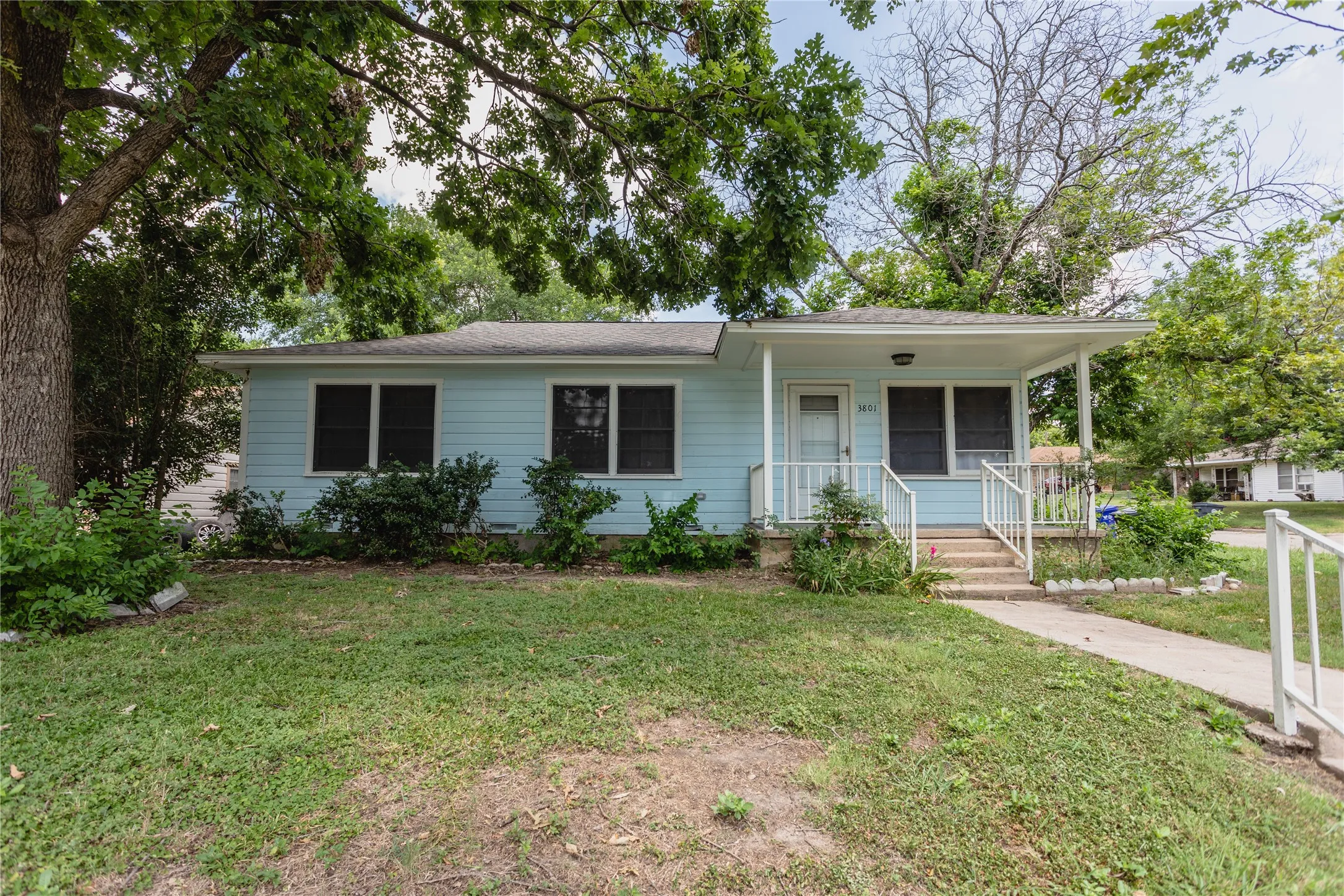 Single Family Residence For Sale in Mc Lennan County , 3801 James Avenue, Waco, Texas 76711, 3 Bedrooms, 1 Bathroom, 1 Garage spaces, 1,014 Sqft, built in 1954, Price $198,500, mls#21294097, Real Estate Agent in Waco, Homes For Sale in Mc Lennan county, Homes For Sale in Waco, Realtor in Waco Texas, Real Estate Brokerage Independent Realty Texas, Luminita Cordes Realtor