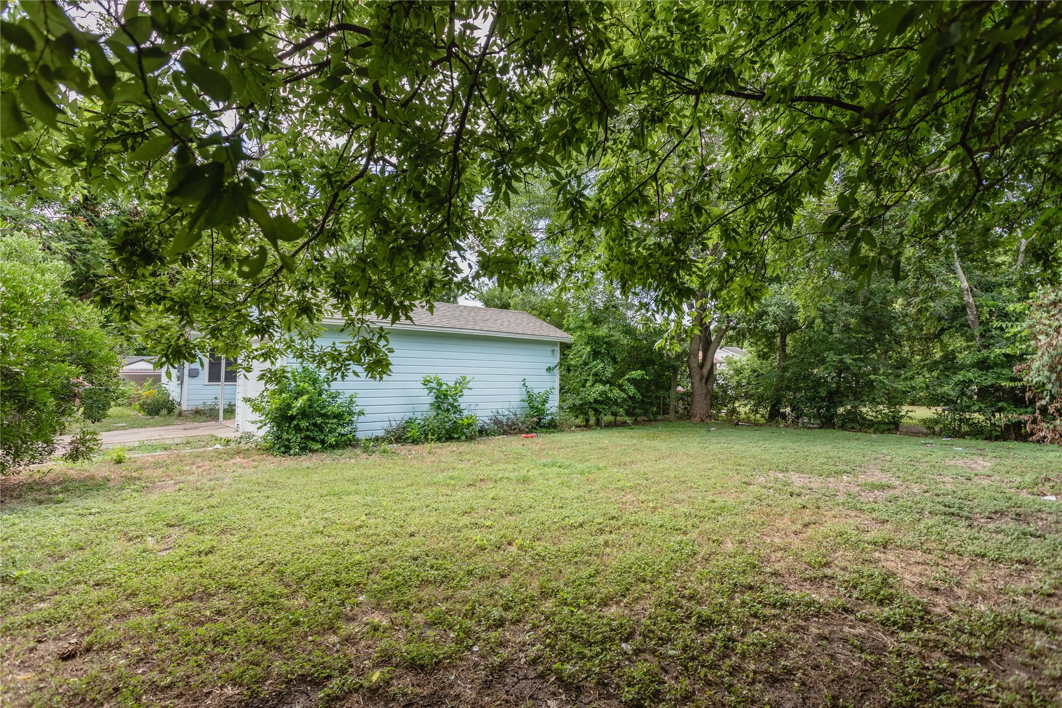 Single Family Residence For Sale in Mc Lennan County , 3801 James Avenue, Waco, Texas 76711, 3 Bedrooms, 1 Bathroom, 1 Garage spaces, 1,014 Sqft, built in 1954, Price $198,500, mls#21294097, Real Estate Agent in Waco, Homes For Sale in Mc Lennan county, Homes For Sale in Waco, Realtor in Waco Texas, Real Estate Brokerage Independent Realty Texas, Luminita Cordes Realtor