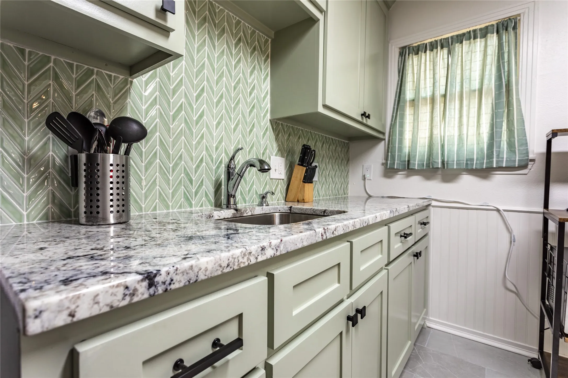Single Family Residence For Sale in Mc Lennan County , 3801 James Avenue, Waco, Texas 76711, 3 Bedrooms, 1 Bathroom, 1 Garage spaces, 1,014 Sqft, built in 1954, Price $198,500, mls#21294097, Real Estate Agent in Waco, Homes For Sale in Mc Lennan county, Homes For Sale in Waco, Realtor in Waco Texas, Real Estate Brokerage Independent Realty Texas, Luminita Cordes Realtor