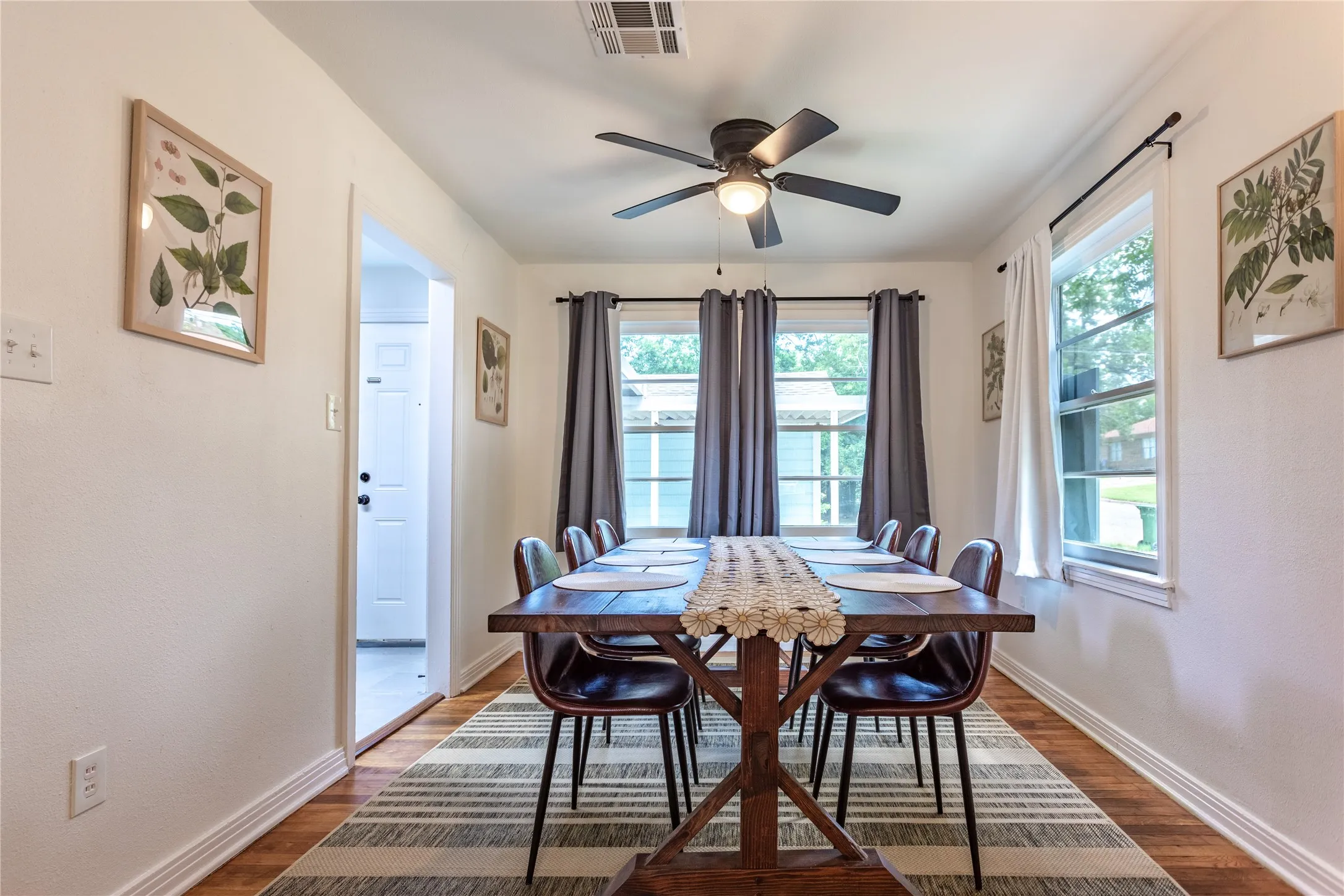 Single Family Residence For Sale in Mc Lennan County , 3801 James Avenue, Waco, Texas 76711, 3 Bedrooms, 1 Bathroom, 1 Garage spaces, 1,014 Sqft, built in 1954, Price $198,500, mls#21294097, Real Estate Agent in Waco, Homes For Sale in Mc Lennan county, Homes For Sale in Waco, Realtor in Waco Texas, Real Estate Brokerage Independent Realty Texas, Luminita Cordes Realtor