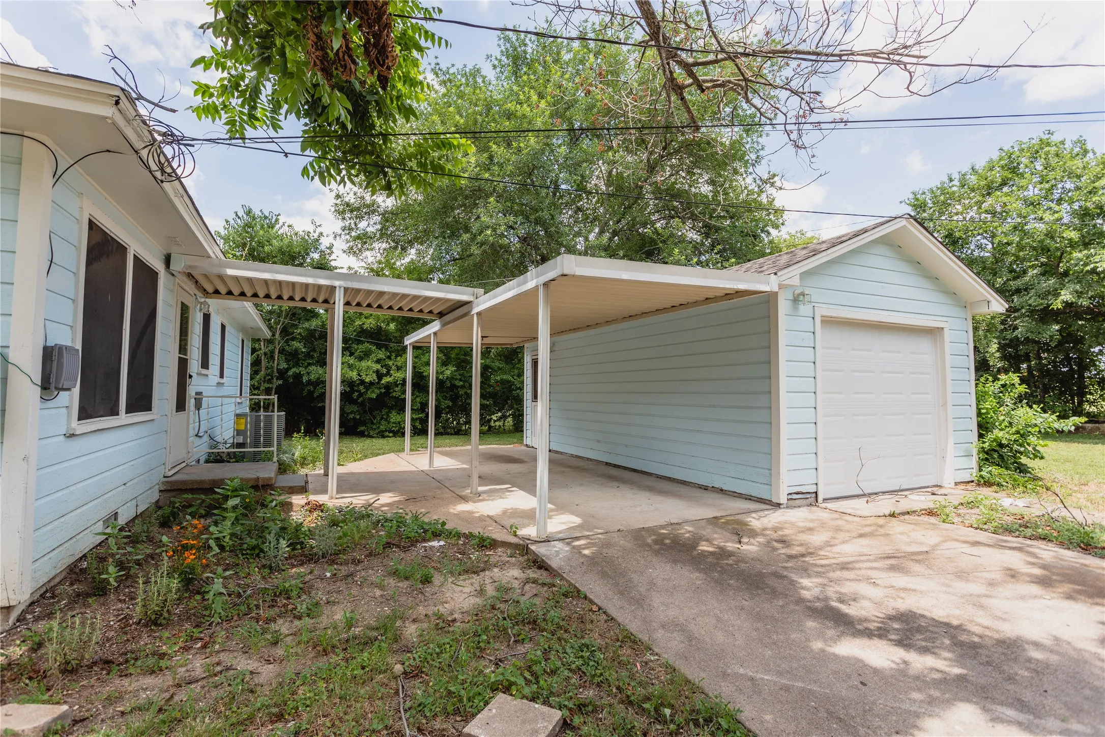 Single Family Residence For Sale in Mc Lennan County , 3801 James Avenue, Waco, Texas 76711, 3 Bedrooms, 1 Bathroom, 1 Garage spaces, 1,014 Sqft, built in 1954, Price $198,500, mls#21294097, Real Estate Agent in Waco, Homes For Sale in Mc Lennan county, Homes For Sale in Waco, Realtor in Waco Texas, Real Estate Brokerage Independent Realty Texas, Luminita Cordes Realtor