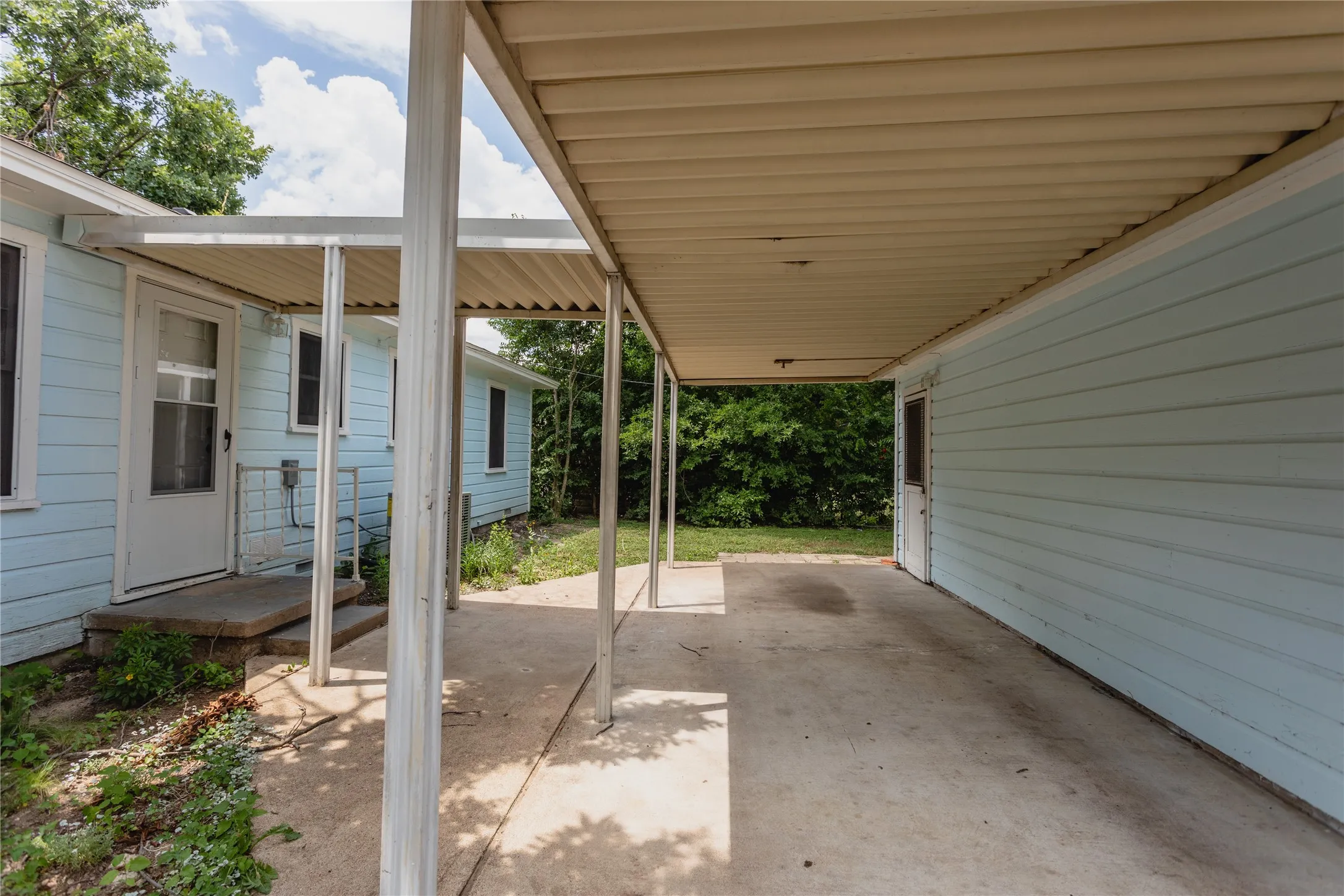 Single Family Residence For Sale in Mc Lennan County , 3801 James Avenue, Waco, Texas 76711, 3 Bedrooms, 1 Bathroom, 1 Garage spaces, 1,014 Sqft, built in 1954, Price $198,500, mls#21294097, Real Estate Agent in Waco, Homes For Sale in Mc Lennan county, Homes For Sale in Waco, Realtor in Waco Texas, Real Estate Brokerage Independent Realty Texas, Luminita Cordes Realtor