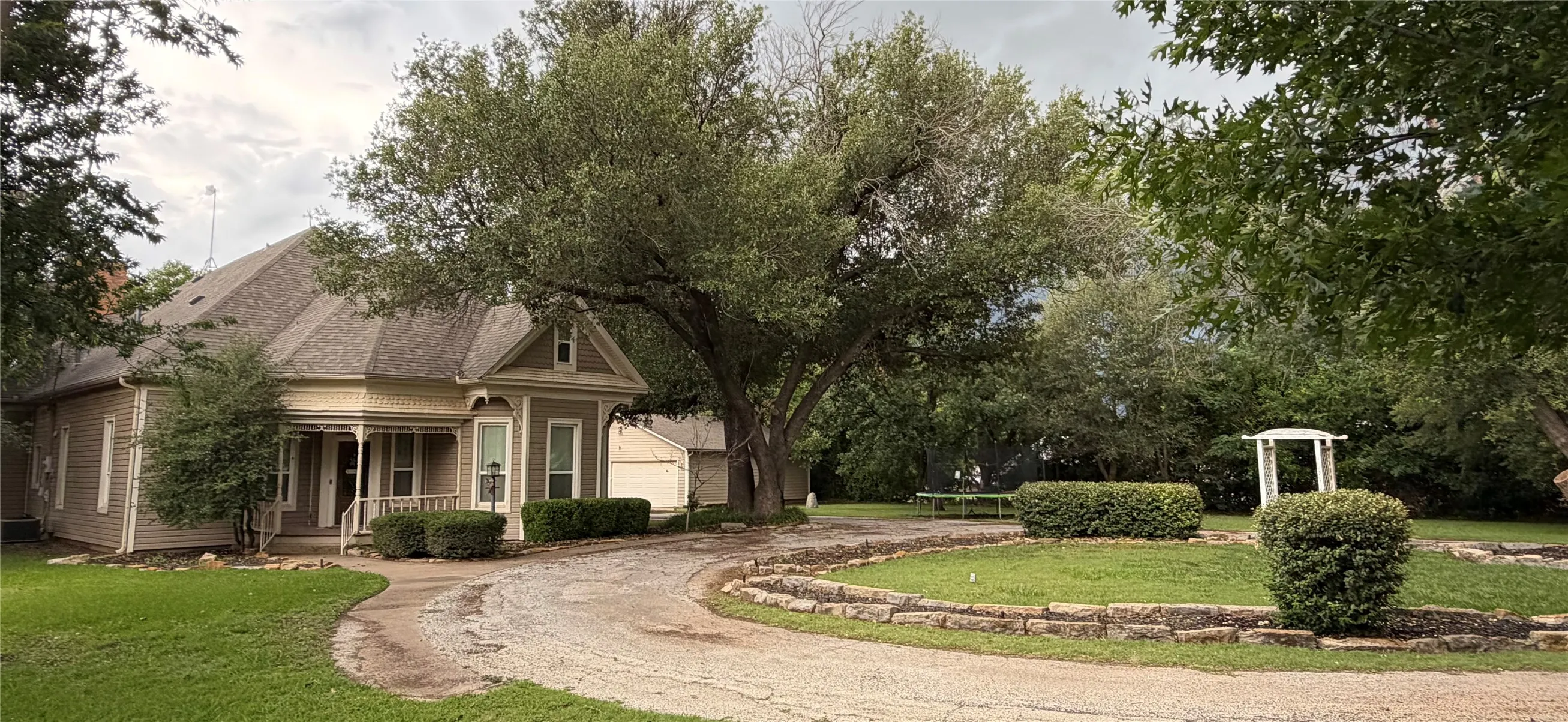 Single Family Residence For Sale in Jack County , 445 W Belknap Street, Jacksboro, Texas 76458, 5 Bedroom, 5 Bathroom, Garage spaces, 4,118 Sqft, built in 1915, mls#21289544, Real Estate Agent in Jacksboro, Homes For Sale in Jack county, Homes For Sale in Jacksboro, Realtor in Jacksboro Texas, Real Estate Brokerage Independent Realty Texas, Luminita Cordes Realtor