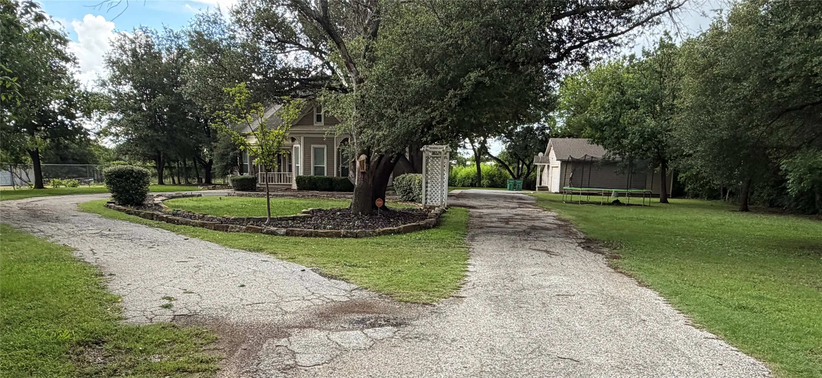 Single Family Residence For Sale in Jack County , 445 W Belknap Street, Jacksboro, Texas 76458, 5 Bedroom, 5 Bathroom, Garage spaces, 4,118 Sqft, built in 1915, mls#21289544, Real Estate Agent in Jacksboro, Homes For Sale in Jack county, Homes For Sale in Jacksboro, Realtor in Jacksboro Texas, Real Estate Brokerage Independent Realty Texas, Luminita Cordes Realtor