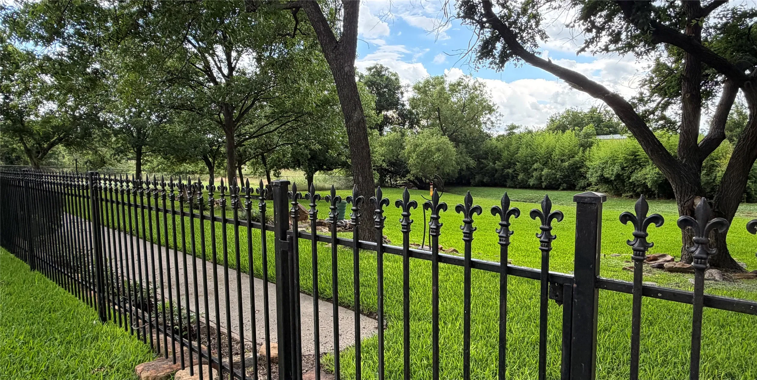 Single Family Residence For Sale in Jack County , 445 W Belknap Street, Jacksboro, Texas 76458, 5 Bedroom, 5 Bathroom, Garage spaces, 4,118 Sqft, built in 1915, mls#21289544, Real Estate Agent in Jacksboro, Homes For Sale in Jack county, Homes For Sale in Jacksboro, Realtor in Jacksboro Texas, Real Estate Brokerage Independent Realty Texas, Luminita Cordes Realtor