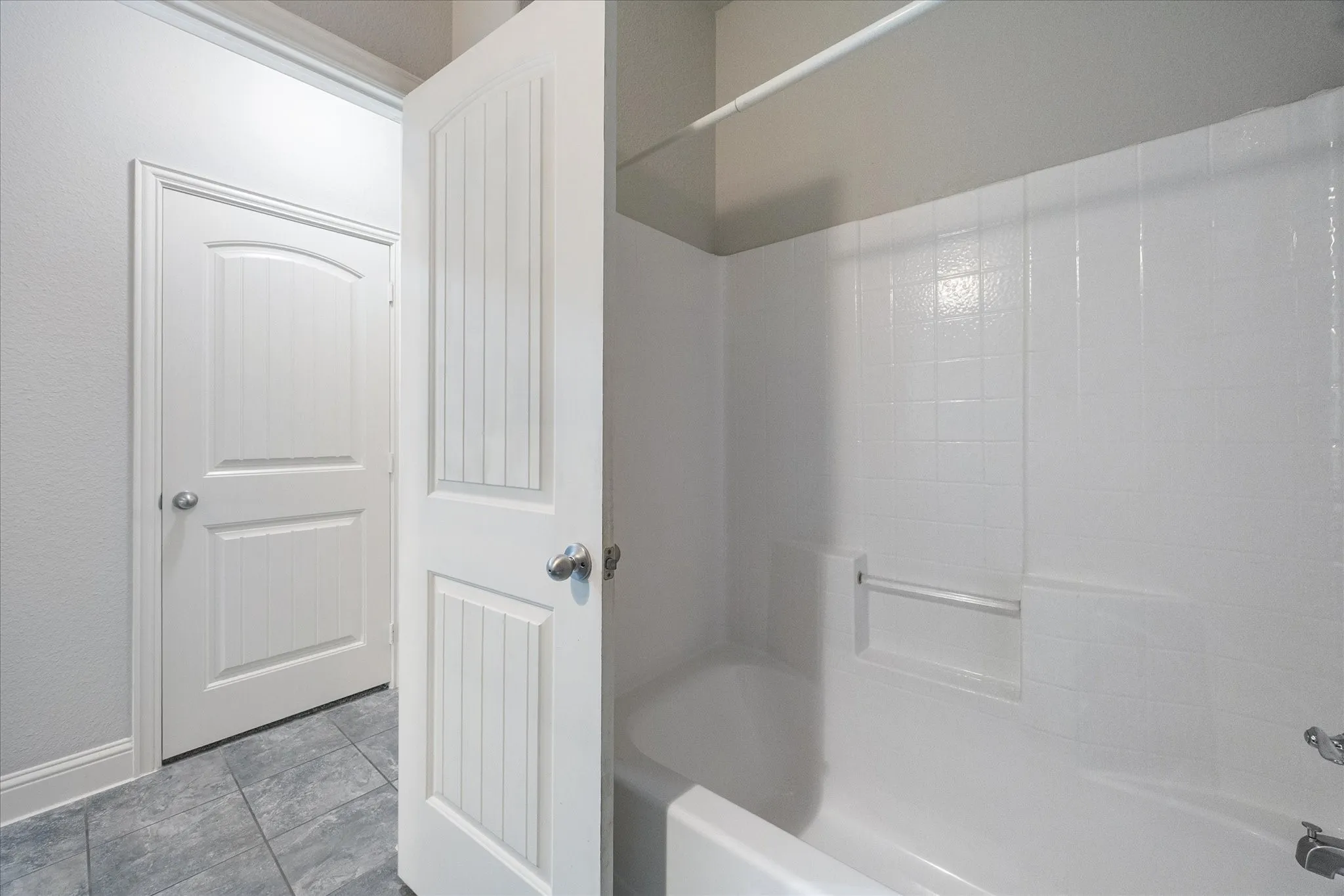 Single Family Residence For Sale in Rockwall County , 620 England Street, Fate, Texas 75189, 3 Bedroom, 3 Bathroom, 2 Garage spaces, 2,006 Sqft, built in 2016, mls#21294139, Real Estate Agent in Fate, Homes For Sale in Rockwall county, Homes For Sale in Fate, Realtor in Fate Texas, Real Estate Brokerage Independent Realty Texas, Luminita Cordes Realtor
