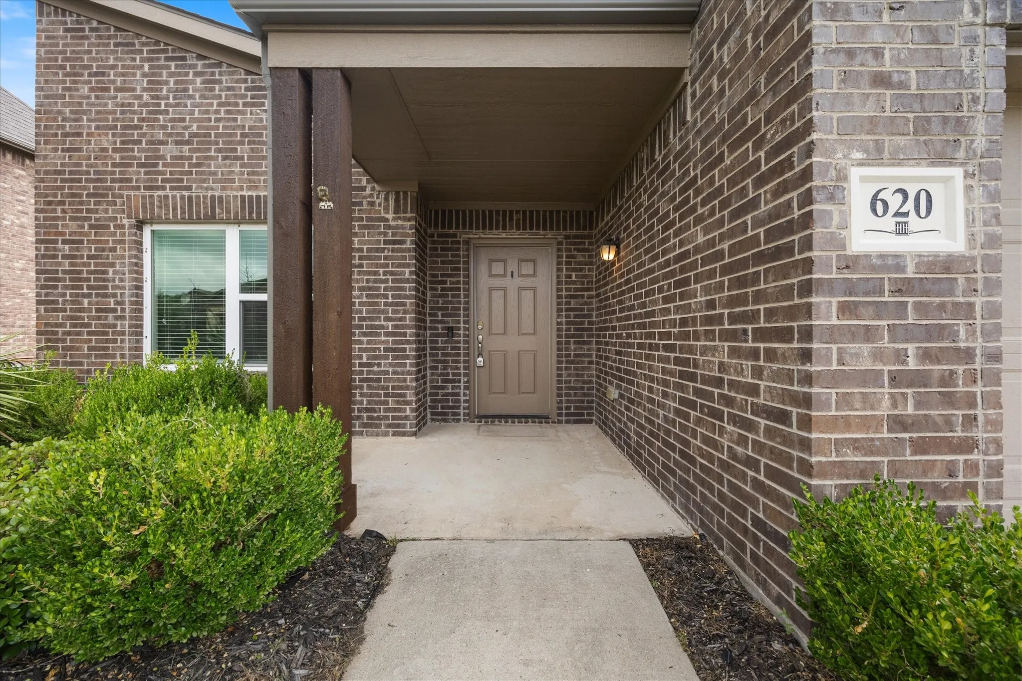 Single Family Residence For Sale in Rockwall County , 620 England Street, Fate, Texas 75189, 3 Bedroom, 3 Bathroom, 2 Garage spaces, 2,006 Sqft, built in 2016, mls#21294139, Real Estate Agent in Fate, Homes For Sale in Rockwall county, Homes For Sale in Fate, Realtor in Fate Texas, Real Estate Brokerage Independent Realty Texas, Luminita Cordes Realtor