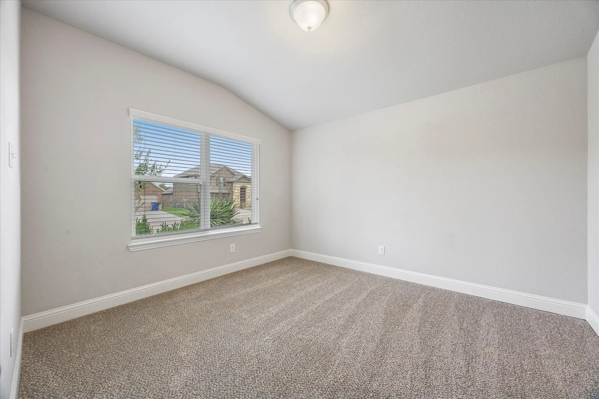 Single Family Residence For Sale in Rockwall County , 620 England Street, Fate, Texas 75189, 3 Bedroom, 3 Bathroom, 2 Garage spaces, 2,006 Sqft, built in 2016, mls#21294139, Real Estate Agent in Fate, Homes For Sale in Rockwall county, Homes For Sale in Fate, Realtor in Fate Texas, Real Estate Brokerage Independent Realty Texas, Luminita Cordes Realtor