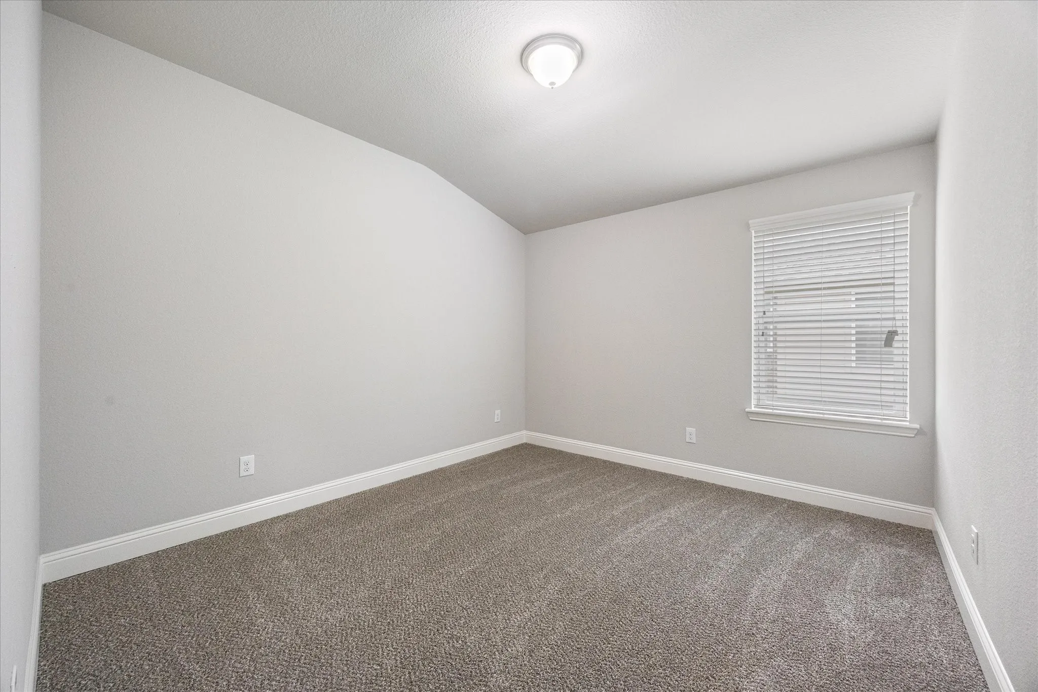 Single Family Residence For Sale in Rockwall County , 620 England Street, Fate, Texas 75189, 3 Bedroom, 3 Bathroom, 2 Garage spaces, 2,006 Sqft, built in 2016, mls#21294139, Real Estate Agent in Fate, Homes For Sale in Rockwall county, Homes For Sale in Fate, Realtor in Fate Texas, Real Estate Brokerage Independent Realty Texas, Luminita Cordes Realtor