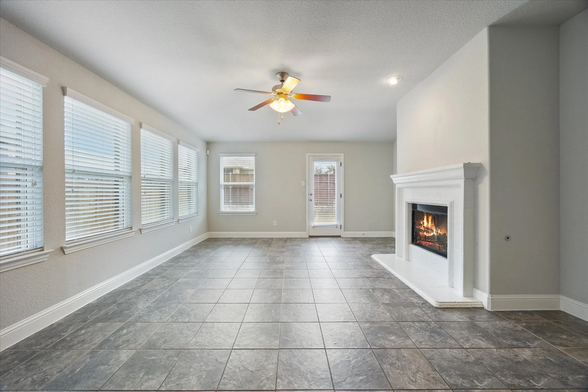 Single Family Residence For Sale in Rockwall County , 620 England Street, Fate, Texas 75189, 3 Bedroom, 3 Bathroom, 2 Garage spaces, 2,006 Sqft, built in 2016, mls#21294139, Real Estate Agent in Fate, Homes For Sale in Rockwall county, Homes For Sale in Fate, Realtor in Fate Texas, Real Estate Brokerage Independent Realty Texas, Luminita Cordes Realtor