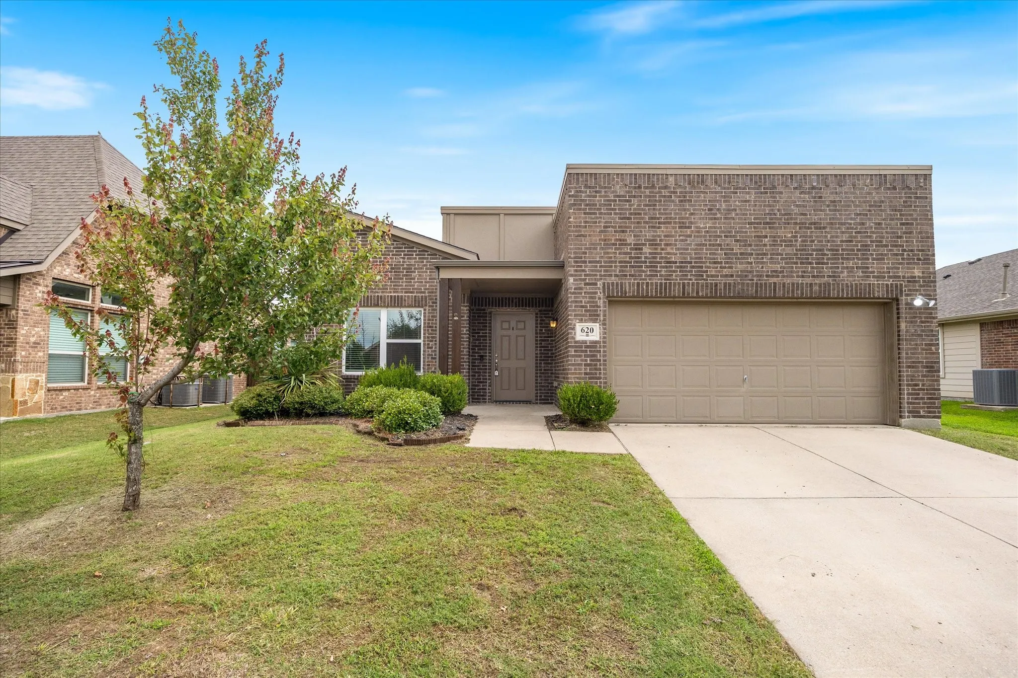 Single Family Residence For Sale in Rockwall County , 620 England Street, Fate, Texas 75189, 3 Bedroom, 3 Bathroom, 2 Garage spaces, 2,006 Sqft, built in 2016, mls#21294139, Real Estate Agent in Fate, Homes For Sale in Rockwall county, Homes For Sale in Fate, Realtor in Fate Texas, Real Estate Brokerage Independent Realty Texas, Luminita Cordes Realtor