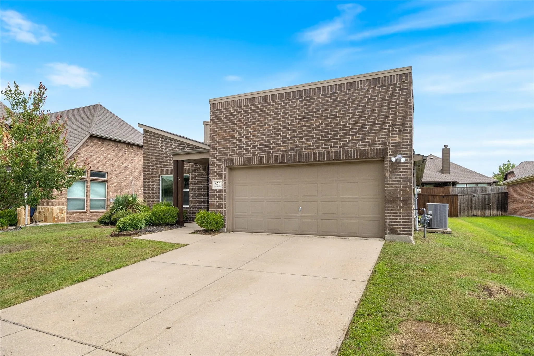 Single Family Residence For Sale in Rockwall County , 620 England Street, Fate, Texas 75189, 3 Bedroom, 3 Bathroom, 2 Garage spaces, 2,006 Sqft, built in 2016, mls#21294139, Real Estate Agent in Fate, Homes For Sale in Rockwall county, Homes For Sale in Fate, Realtor in Fate Texas, Real Estate Brokerage Independent Realty Texas, Luminita Cordes Realtor