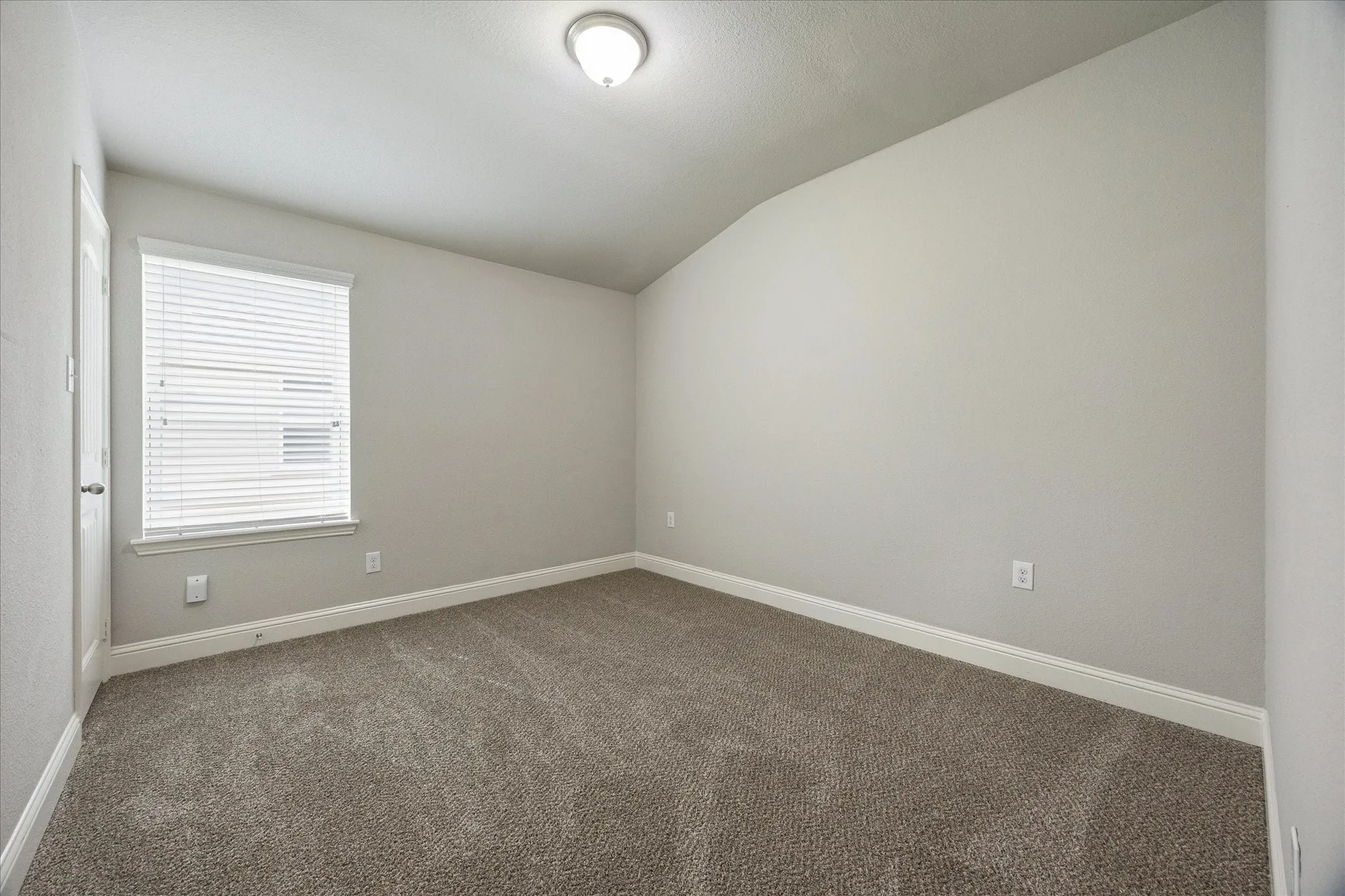 Single Family Residence For Sale in Rockwall County , 620 England Street, Fate, Texas 75189, 3 Bedroom, 3 Bathroom, 2 Garage spaces, 2,006 Sqft, built in 2016, mls#21294139, Real Estate Agent in Fate, Homes For Sale in Rockwall county, Homes For Sale in Fate, Realtor in Fate Texas, Real Estate Brokerage Independent Realty Texas, Luminita Cordes Realtor