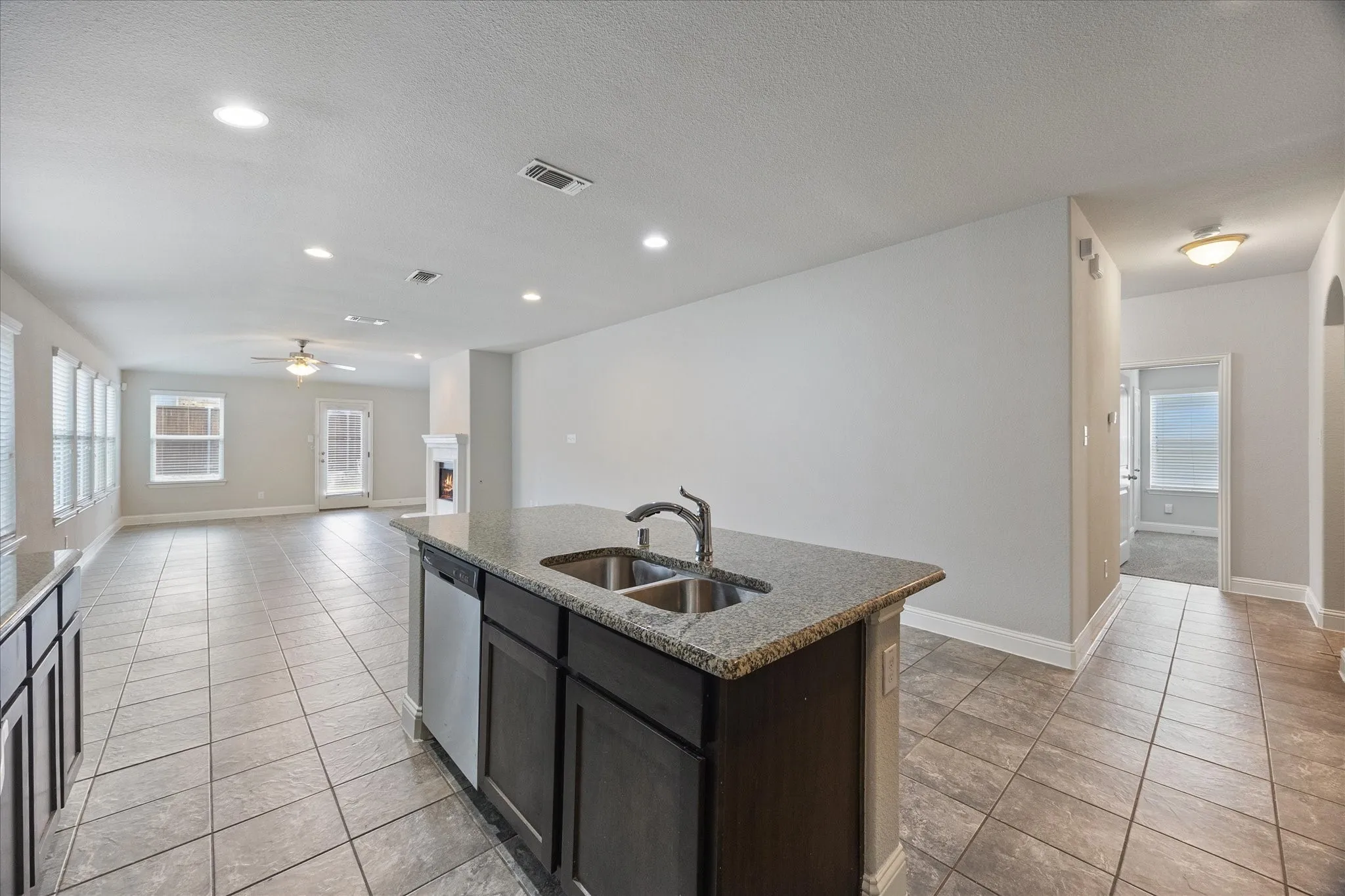 Single Family Residence For Sale in Rockwall County , 620 England Street, Fate, Texas 75189, 3 Bedroom, 3 Bathroom, 2 Garage spaces, 2,006 Sqft, built in 2016, mls#21294139, Real Estate Agent in Fate, Homes For Sale in Rockwall county, Homes For Sale in Fate, Realtor in Fate Texas, Real Estate Brokerage Independent Realty Texas, Luminita Cordes Realtor