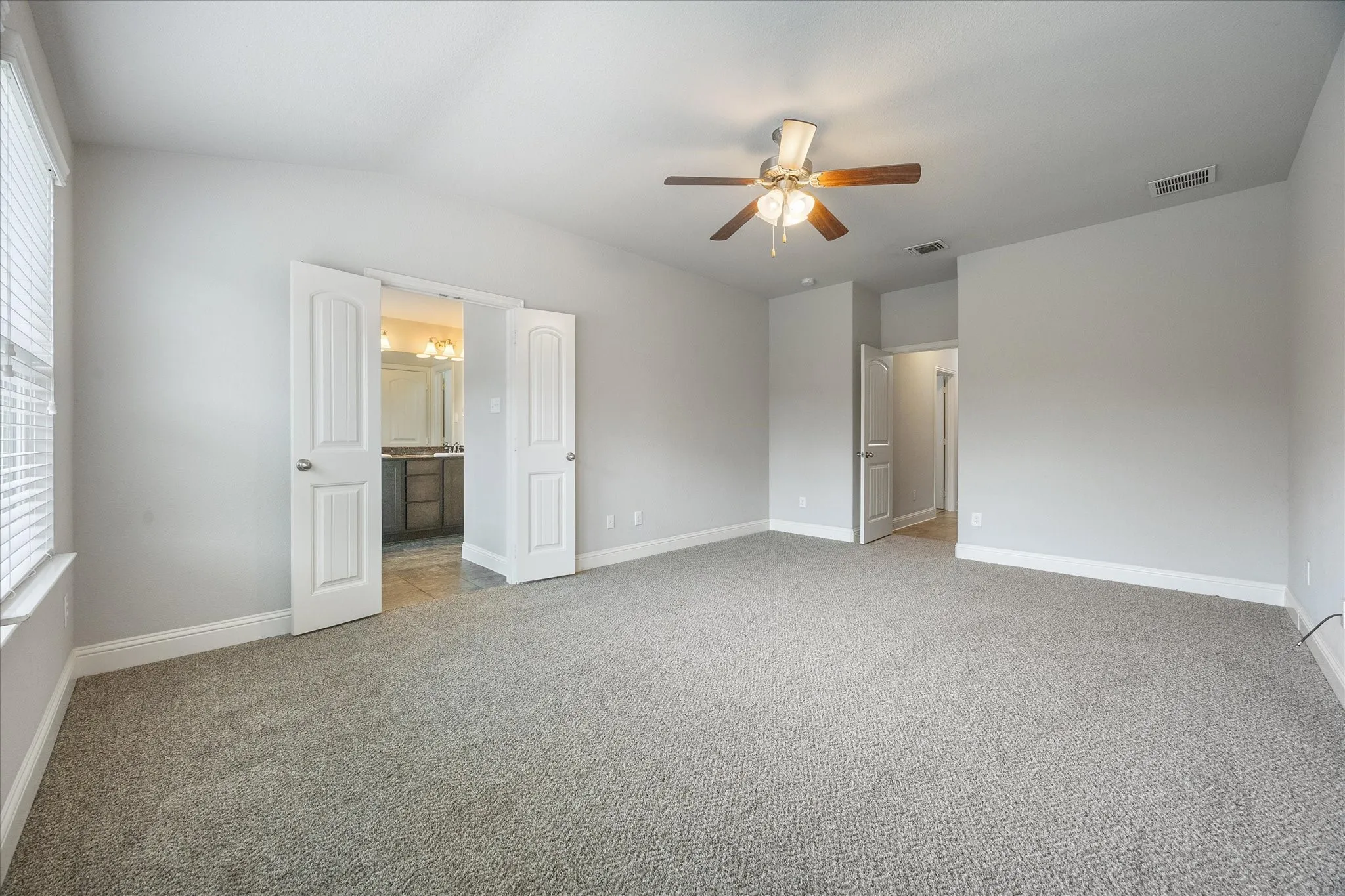 Single Family Residence For Sale in Rockwall County , 620 England Street, Fate, Texas 75189, 3 Bedroom, 3 Bathroom, 2 Garage spaces, 2,006 Sqft, built in 2016, mls#21294139, Real Estate Agent in Fate, Homes For Sale in Rockwall county, Homes For Sale in Fate, Realtor in Fate Texas, Real Estate Brokerage Independent Realty Texas, Luminita Cordes Realtor