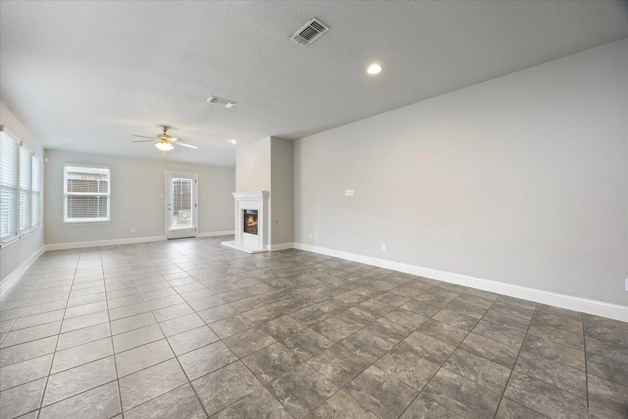 Single Family Residence For Sale in Rockwall County , 620 England Street, Fate, Texas 75189, 3 Bedroom, 3 Bathroom, 2 Garage spaces, 2,006 Sqft, built in 2016, mls#21294139, Real Estate Agent in Fate, Homes For Sale in Rockwall county, Homes For Sale in Fate, Realtor in Fate Texas, Real Estate Brokerage Independent Realty Texas, Luminita Cordes Realtor